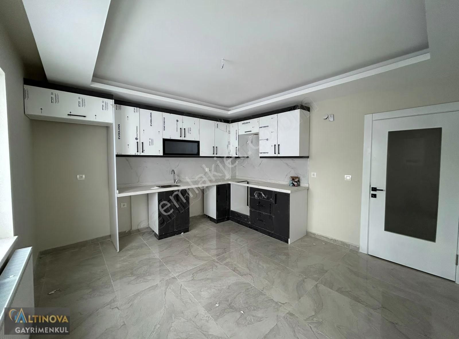 Keçiörende Geniş Sevenlere Özel Satılık Sıfır 3+1 Daire