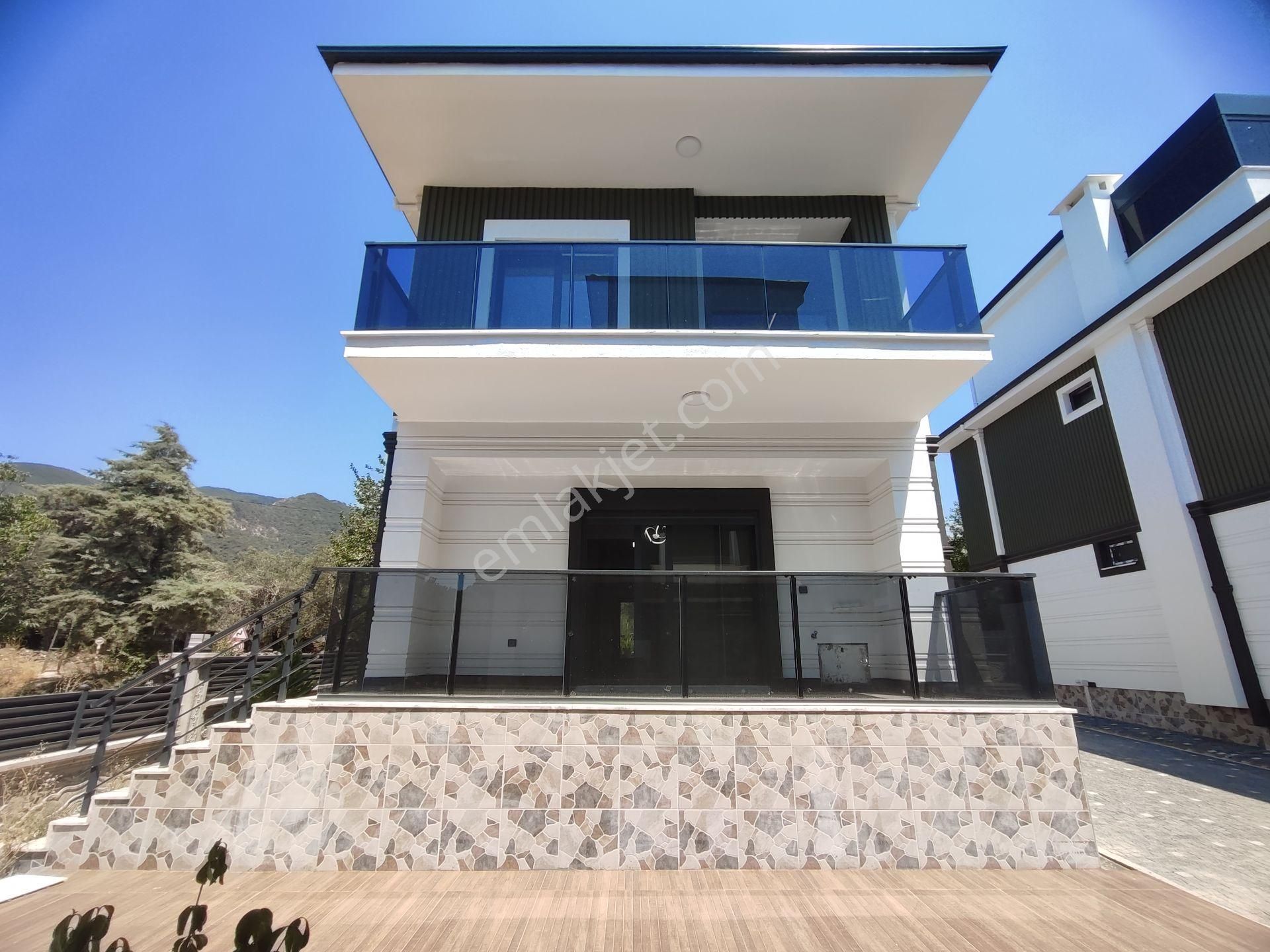 Kardeş'ten Güre'de Bahçeli Süper Lüks Tam Müstakil 3+1 Villa