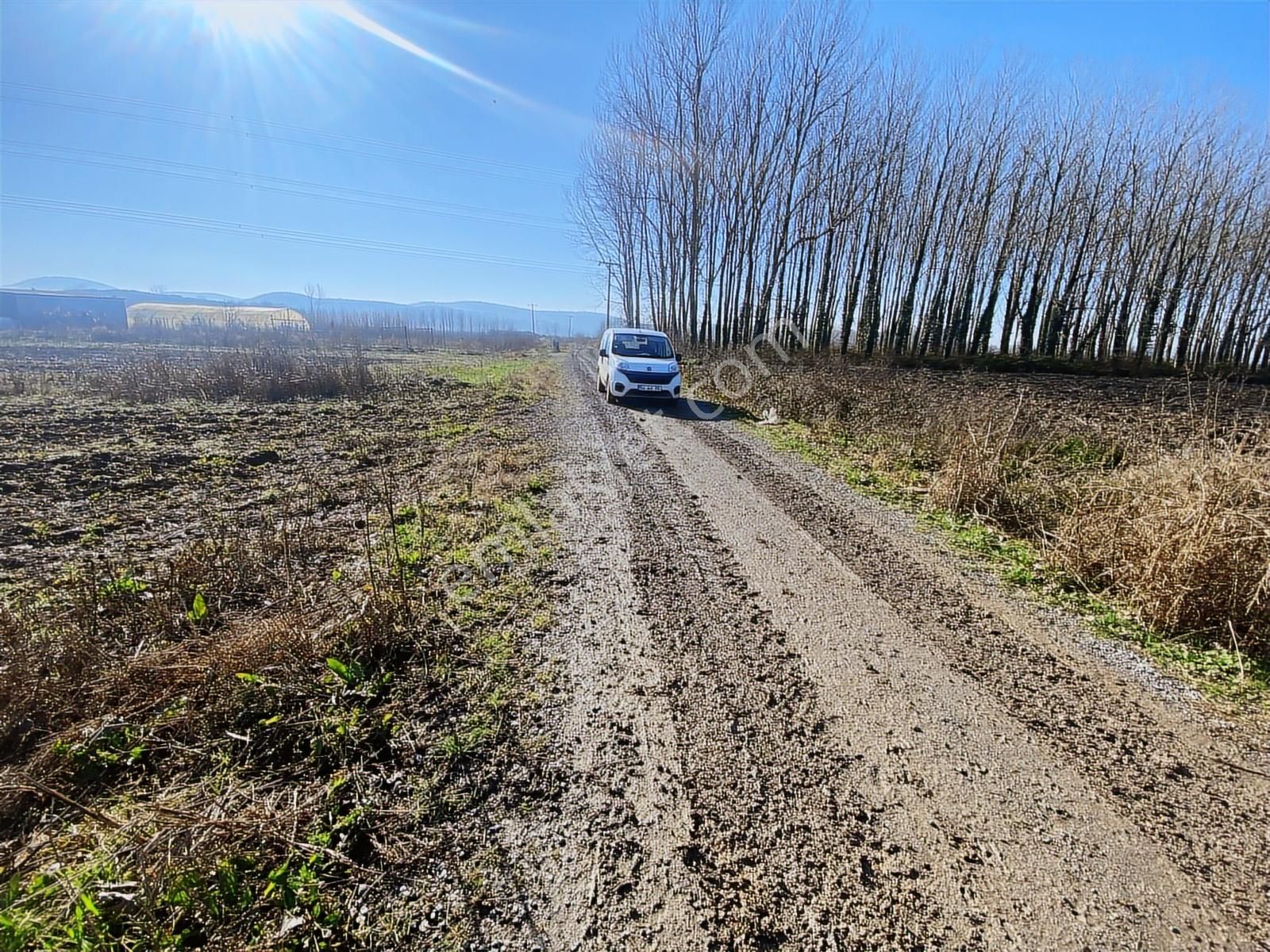 Harmantepede Yol Kenarı 2 Parça Satılık 6 Dönüm Arazi