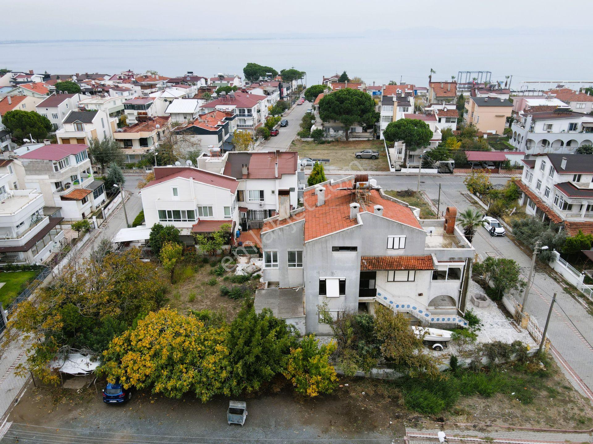 Kardeş'ten Akçay Yenimahallede Denize 150 Mt. 760 M² İmarlı Arsa