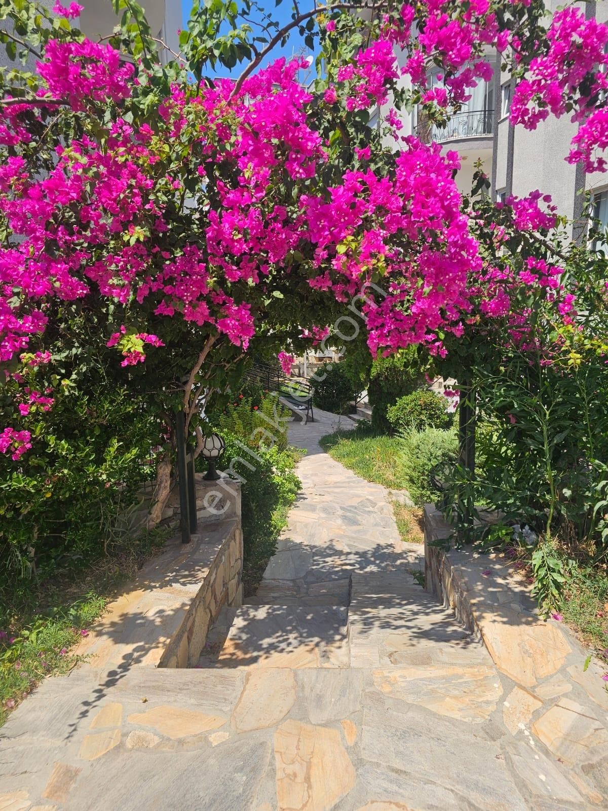 Kuşadasında Panoramık Denız Manzaralı 2+1 Asansörlü Daire - Görsel 20