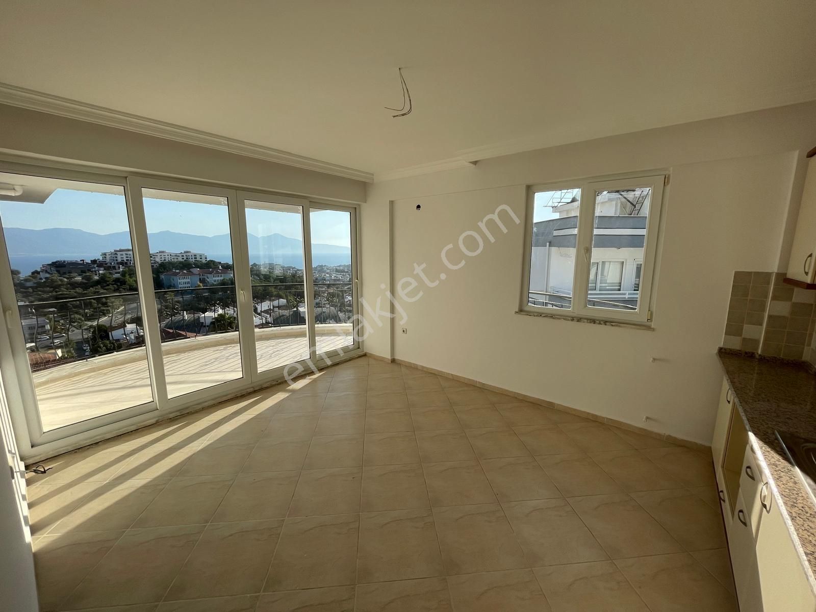 Kuşadasında Panoramık Denız Manzaralı 2+1 Asansörlü Daire - Görsel 3