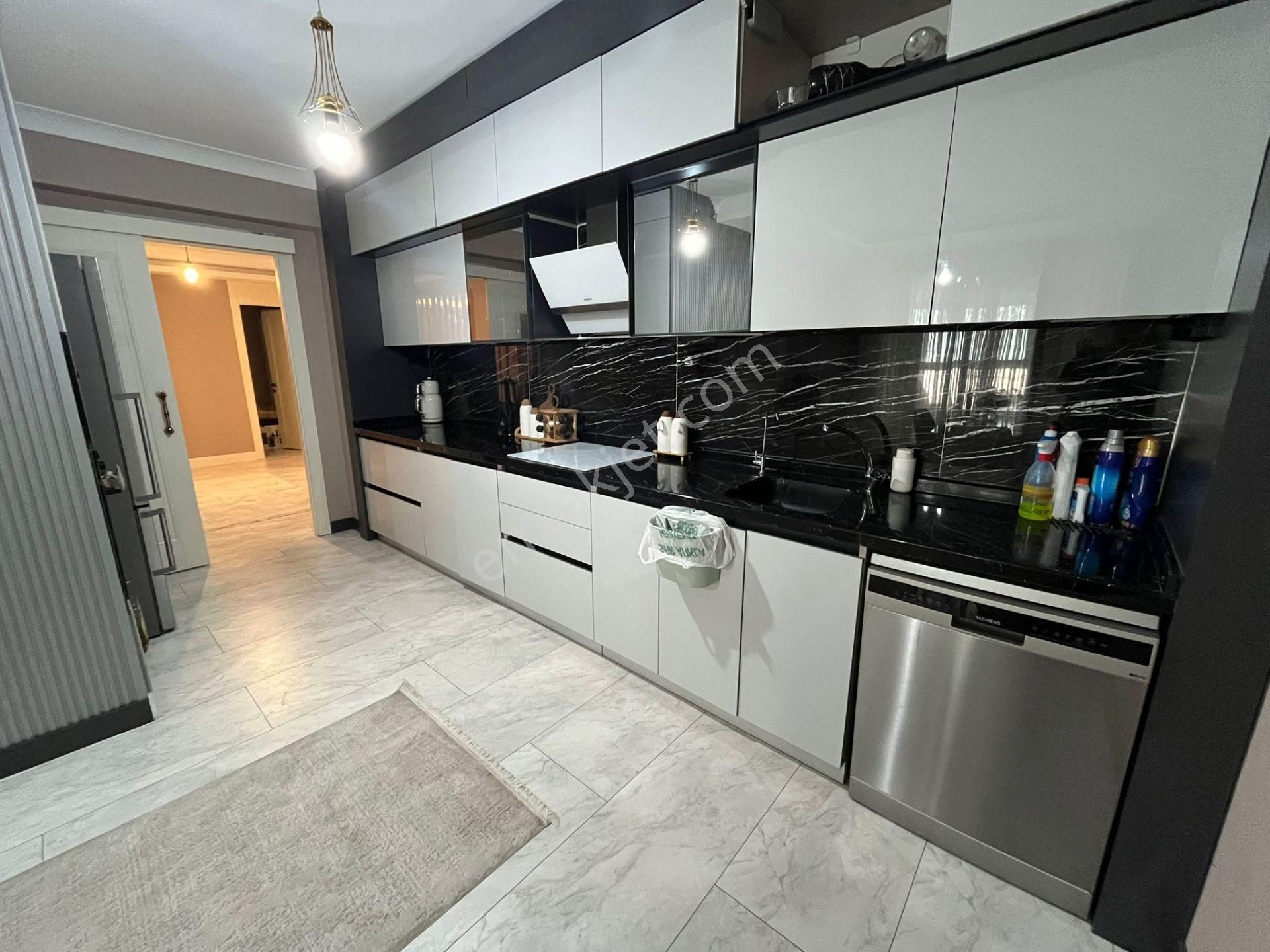 Ovacık Cepheli Bulvar Yakını Katta Lüx Yapıda Satılık 4+1 - Görsel 8