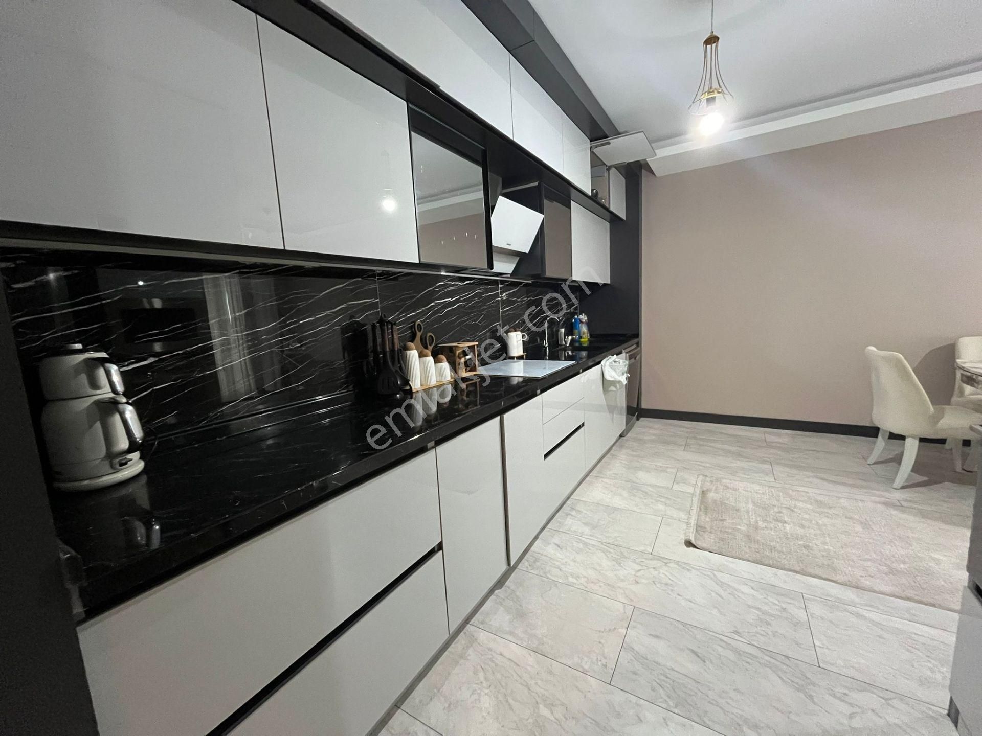 Ovacık Cepheli Bulvar Yakını Katta Lüx Yapıda Satılık 4+1 - Görsel 9