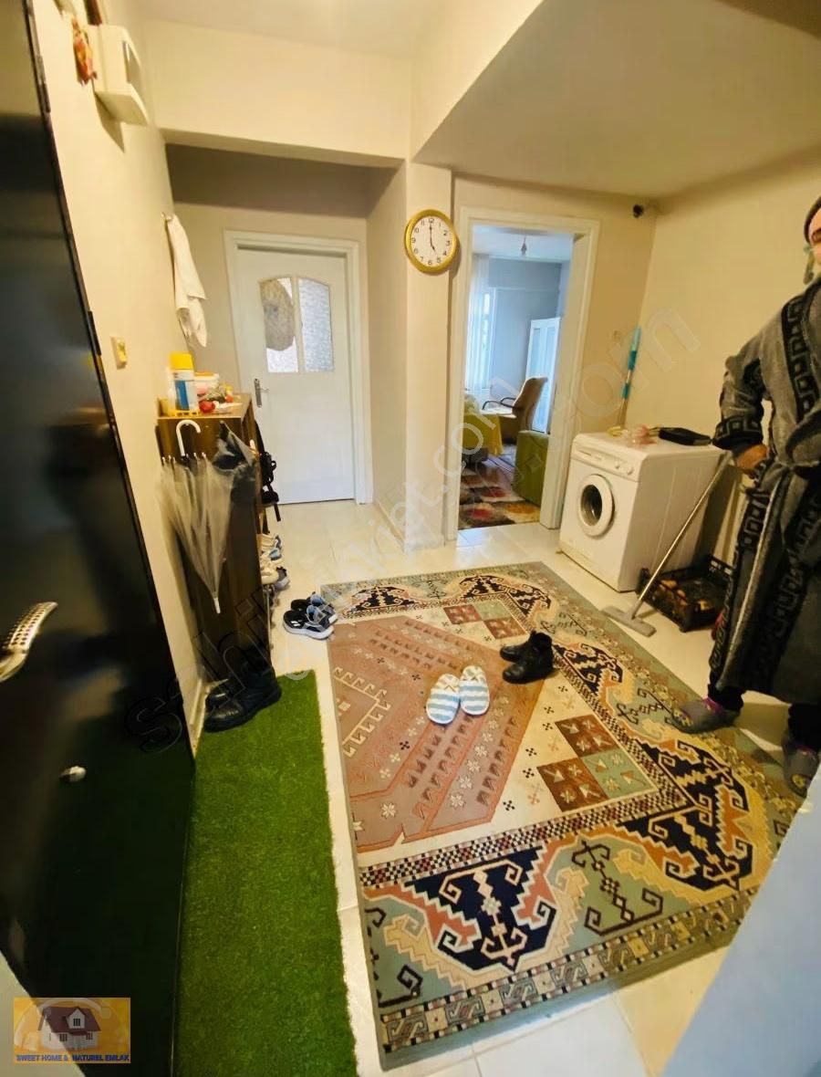 Ümraniye Esenkentte 3+1 20 Yıllık Daire Ara Kat - Görsel 2