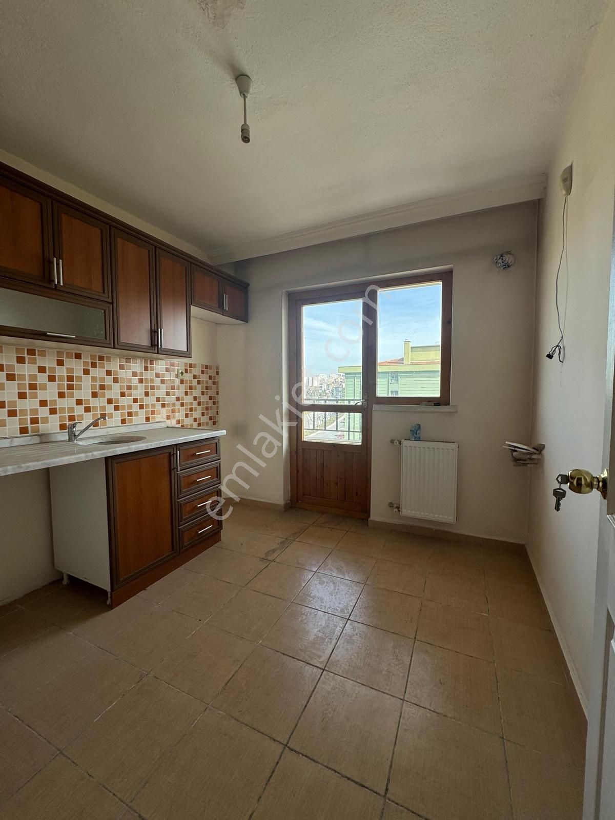 Merkez Emlak Plevne Cd Üstü 3+1 1 Kat Asansörlü 20 Yıl İskanlı