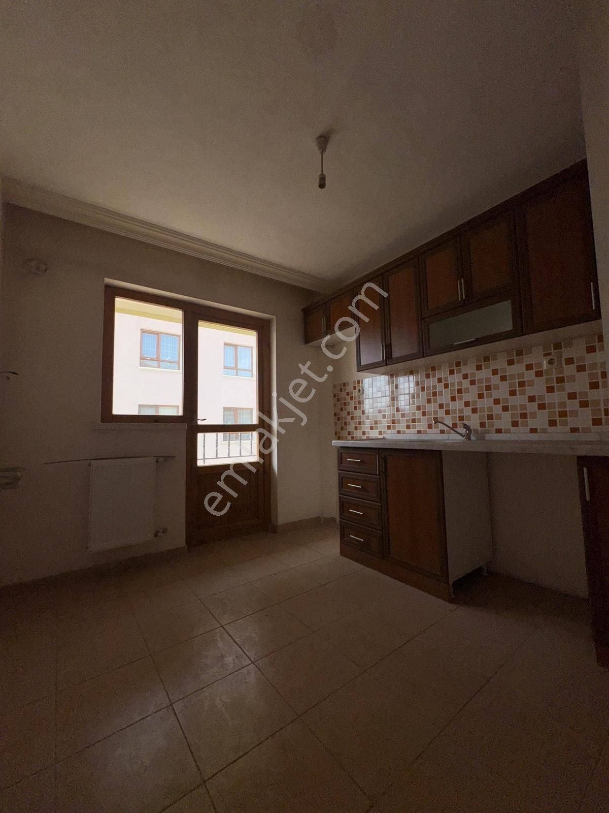 Merkez Emlak Plevne Cd Üstü 3+1 1 Kat Asansörlü 20 Yıl İskanlı - Görsel 8