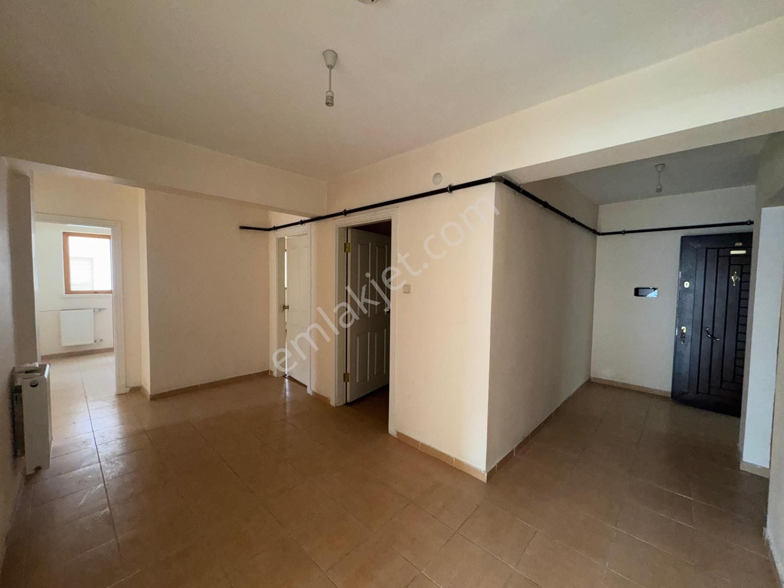 Merkez Emlak Plevne Cd Üstü 3+1 1 Kat Asansörlü 20 Yıl İskanlı - Görsel 9