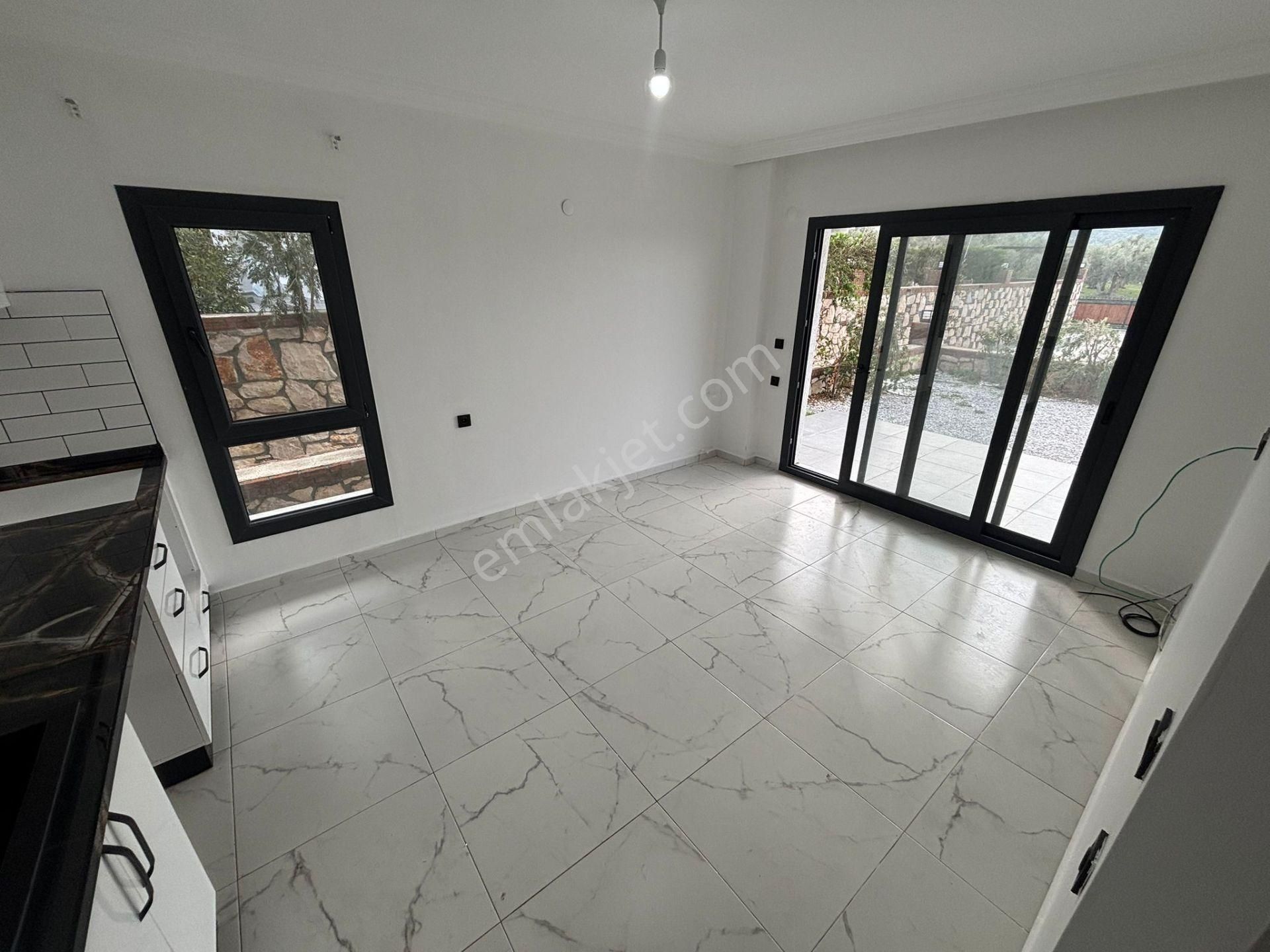 Didim Akbükte Havuzlu Sitede Geniş Bahçeli Satılık Daire - Görsel 5