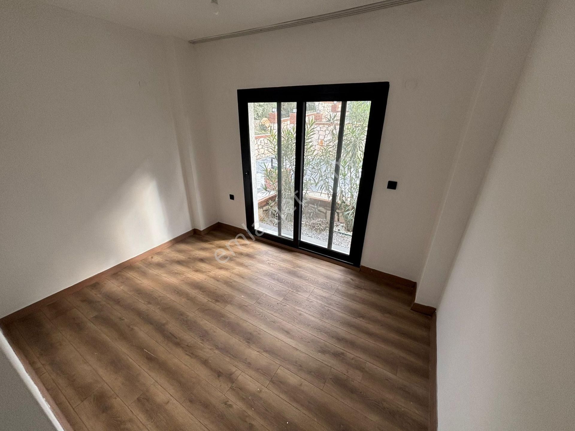 Didim Akbükte Havuzlu Sitede Geniş Bahçeli Satılık Daire - Görsel 8