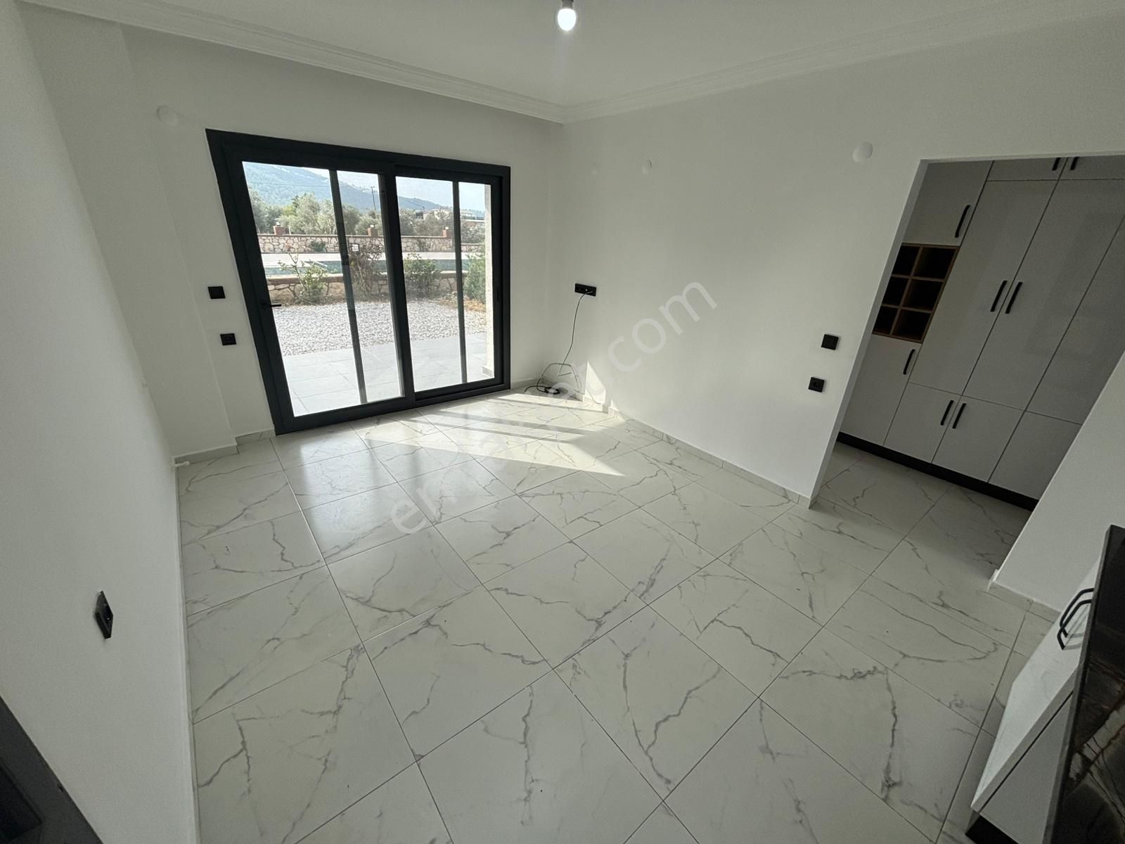 Didim Akbükte Havuzlu Sitede Geniş Bahçeli Satılık Daire - Görsel 18