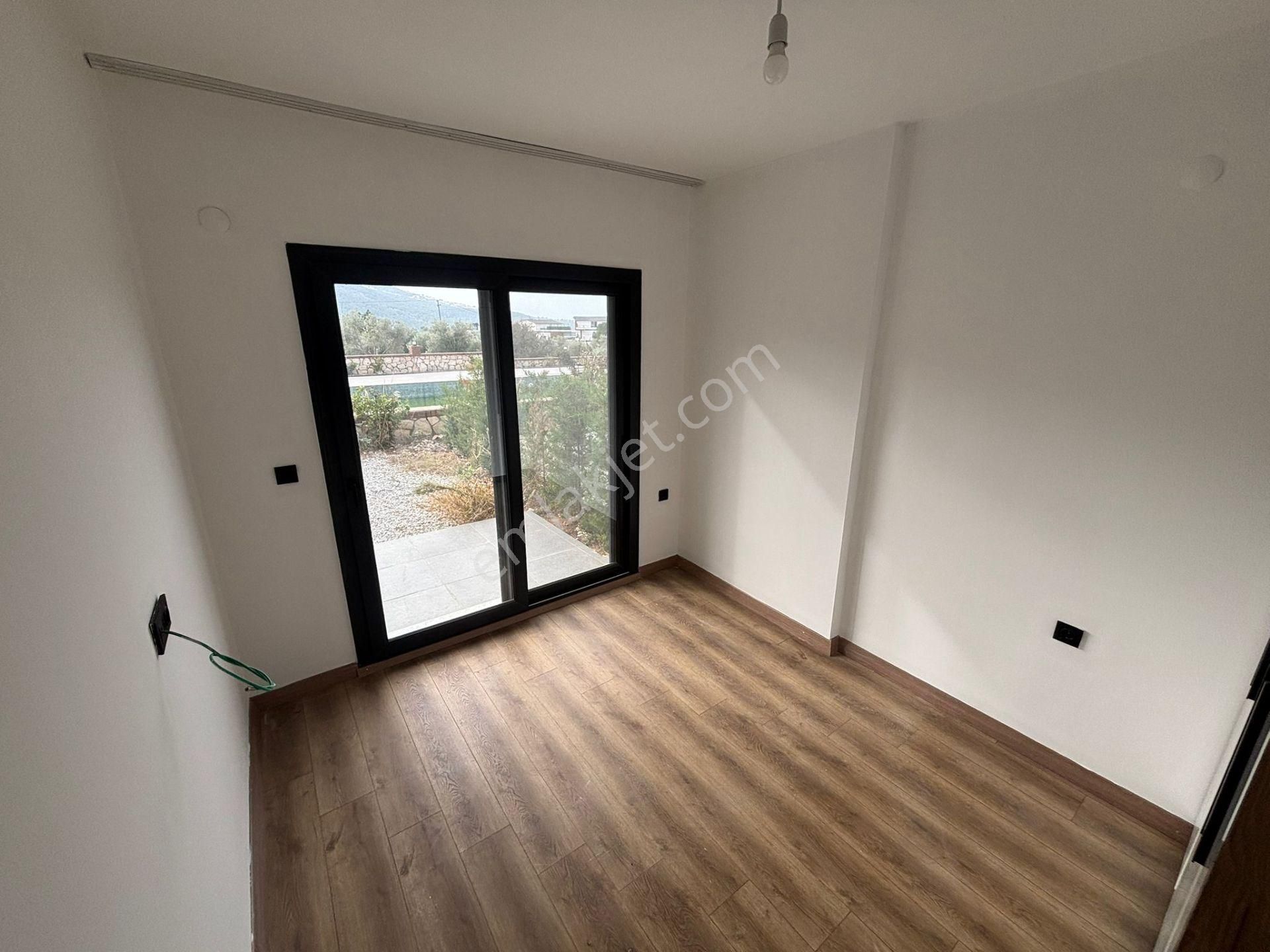 Didim Akbükte Havuzlu Sitede Geniş Bahçeli Satılık Daire - Görsel 12