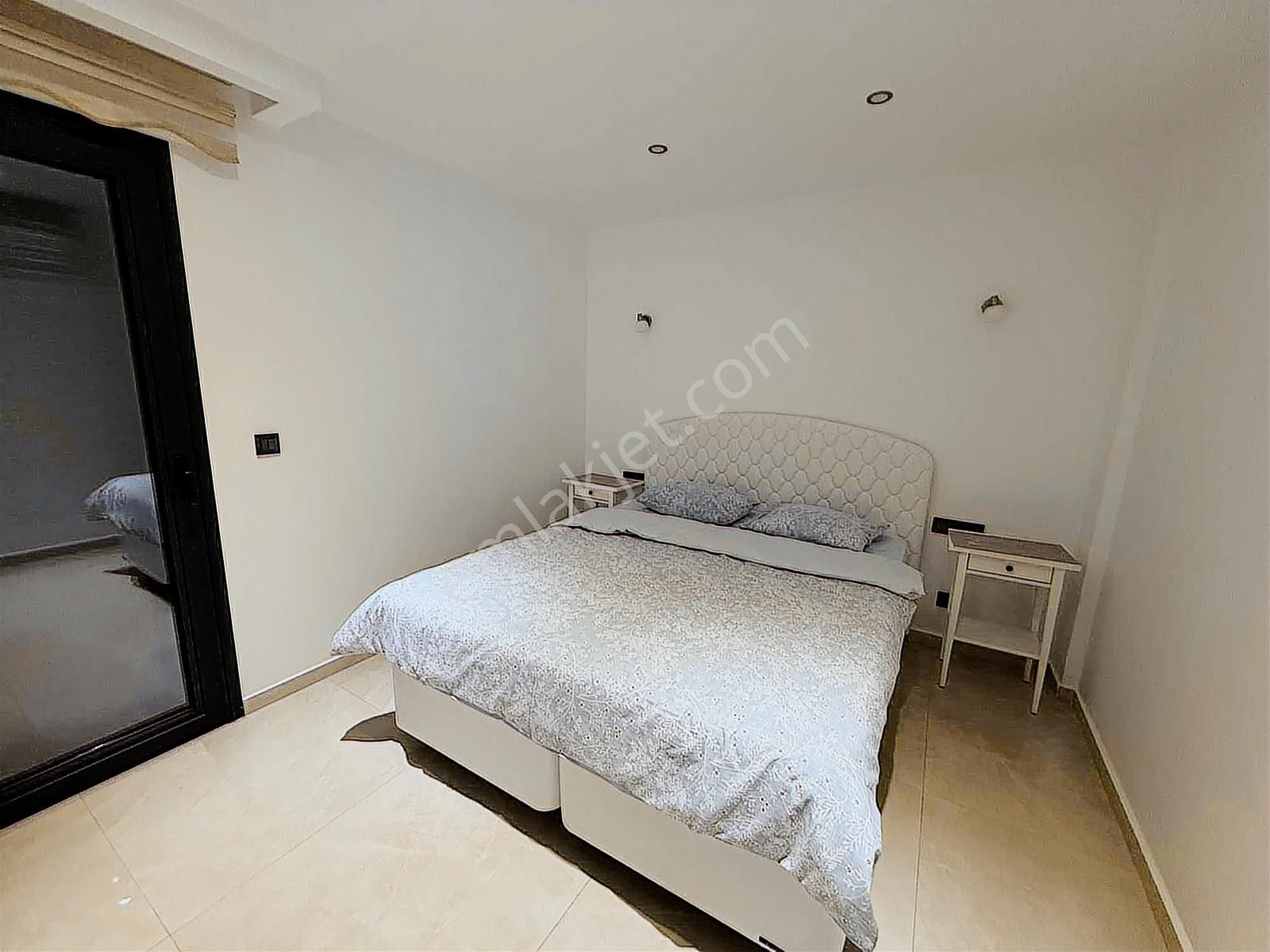 Tayman'dan D-marin Karşında Muhteşem Manzaralı Özel Plajlı Eşyal - Görsel 19