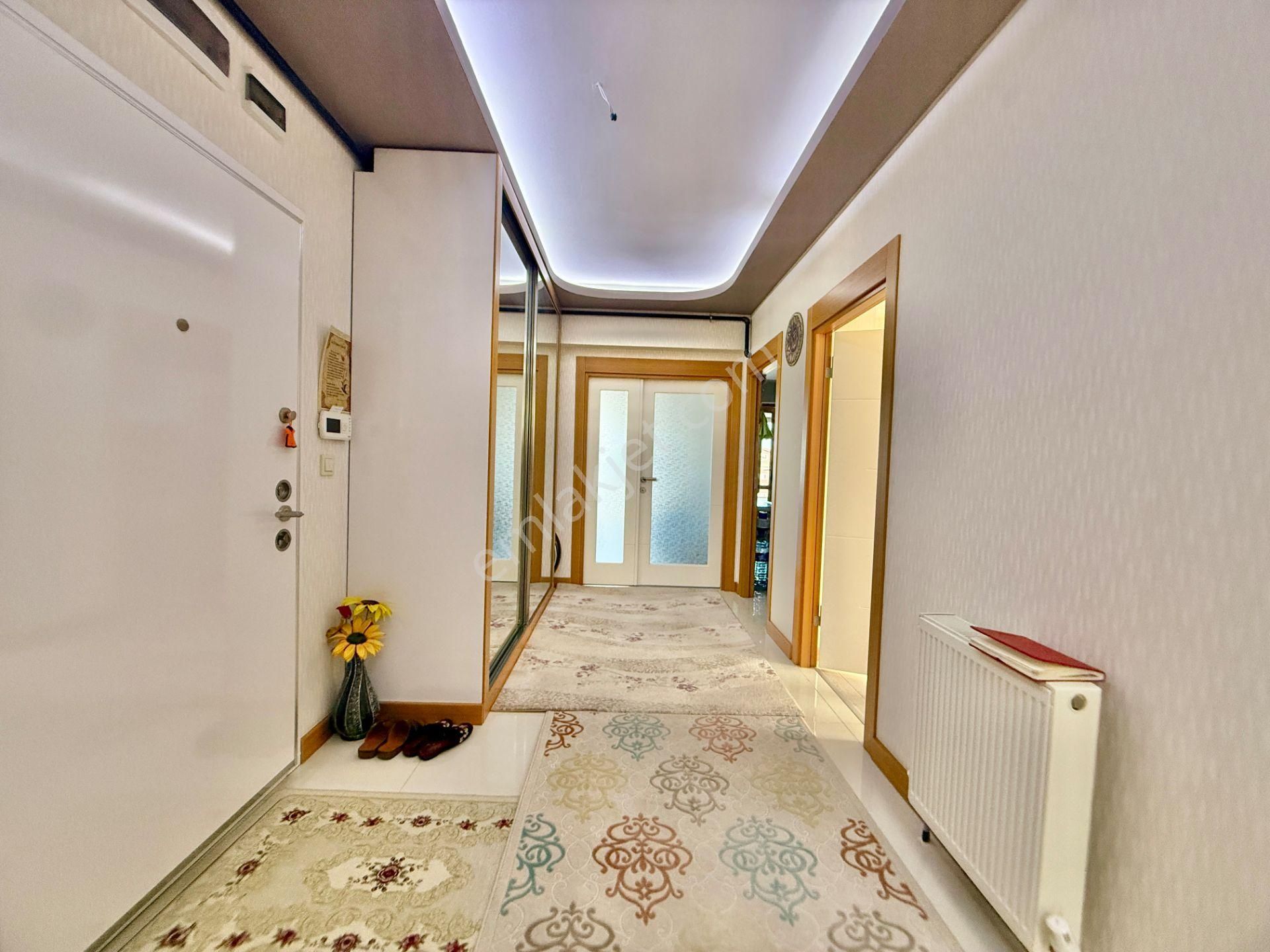 Merkez Mah. Bulvar Cephe Teras Balkonlu Geniş Lüx 4+1 - Görsel 28