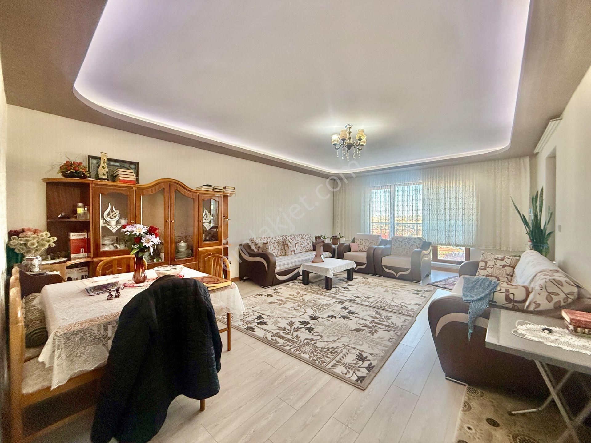 Merkez Mah. Bulvar Cephe Teras Balkonlu Geniş Lüx 4+1 - Görsel 3