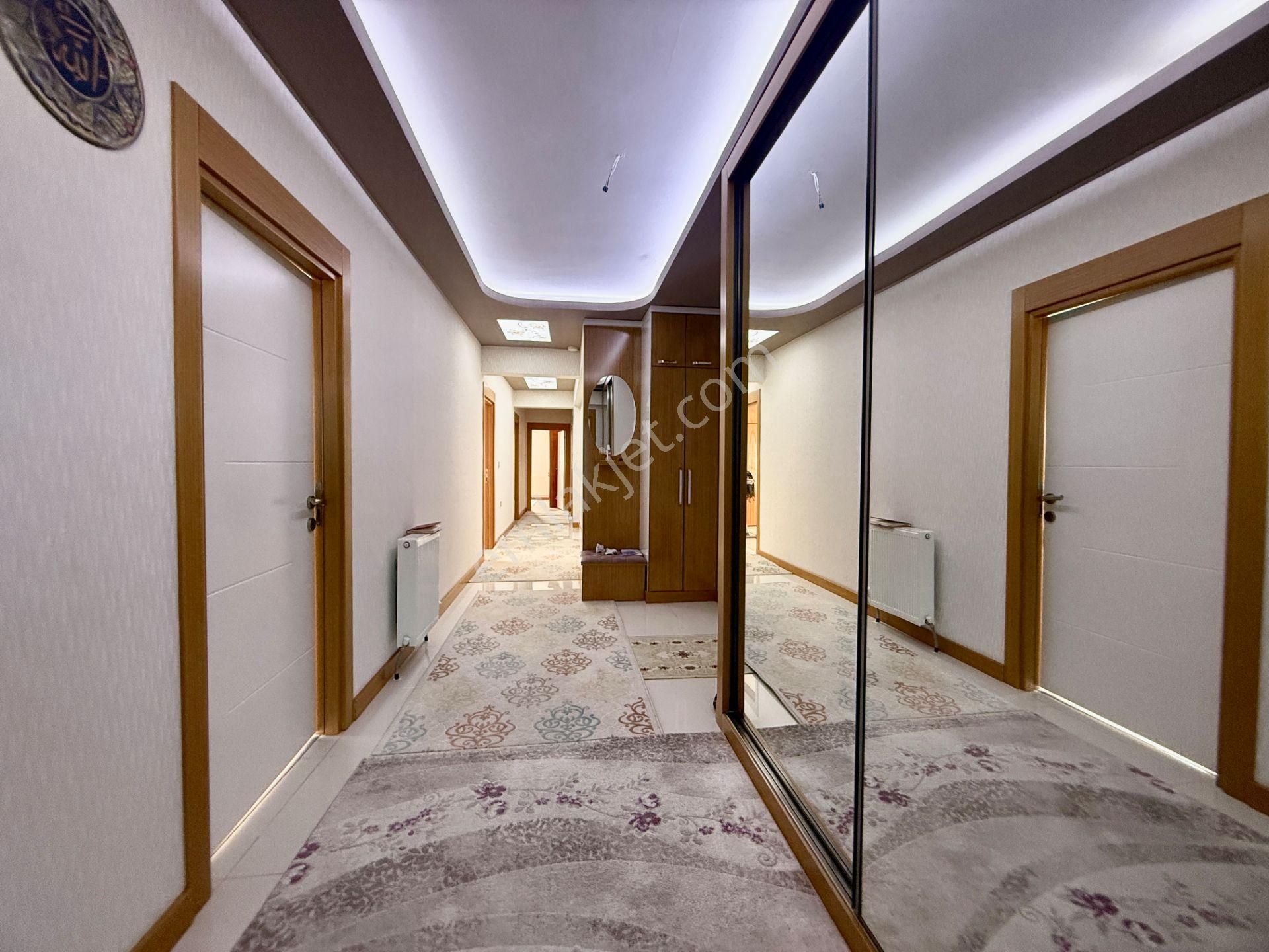 Merkez Mah. Bulvar Cephe Teras Balkonlu Geniş Lüx 4+1 - Görsel 26