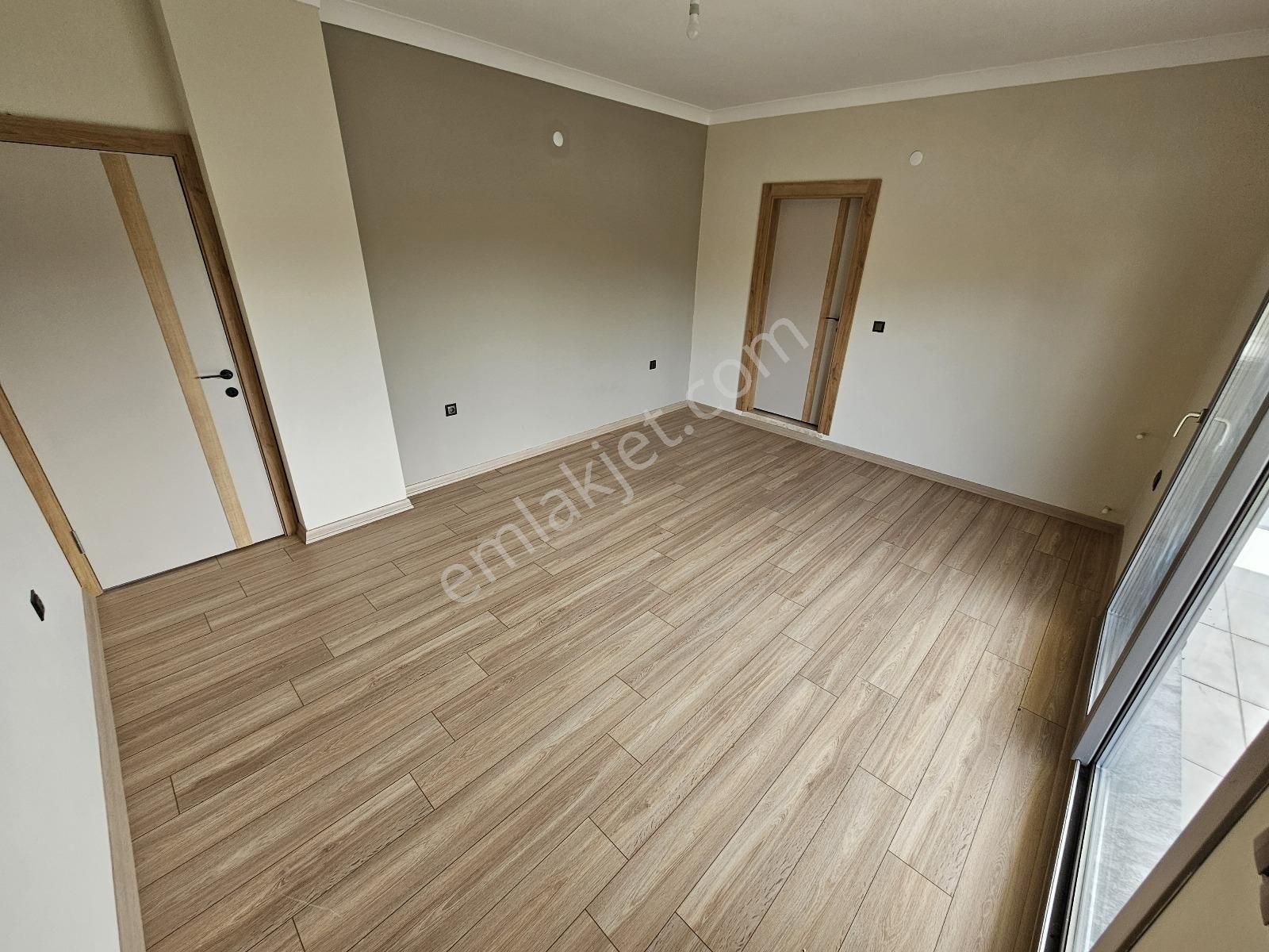 Eu Gayrimenkulden Girişte Odalı Denize Yakın Tek Müstakil Villa - Görsel 3