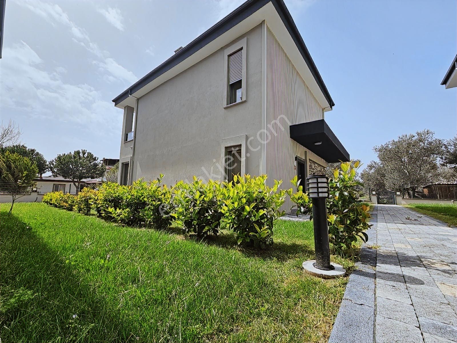 Eu Gayrimenkulden Girişte Odalı Denize Yakın Tek Müstakil Villa - Görsel 33