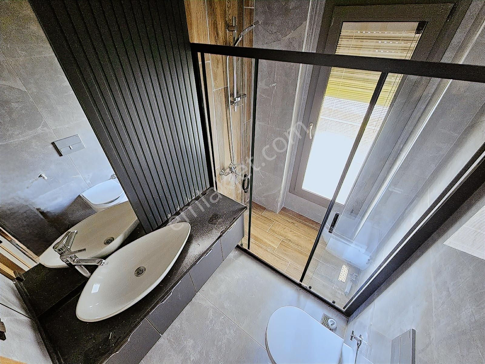 Eu Gayrimenkulden Girişte Odalı Denize Yakın Tek Müstakil Villa - Görsel 2