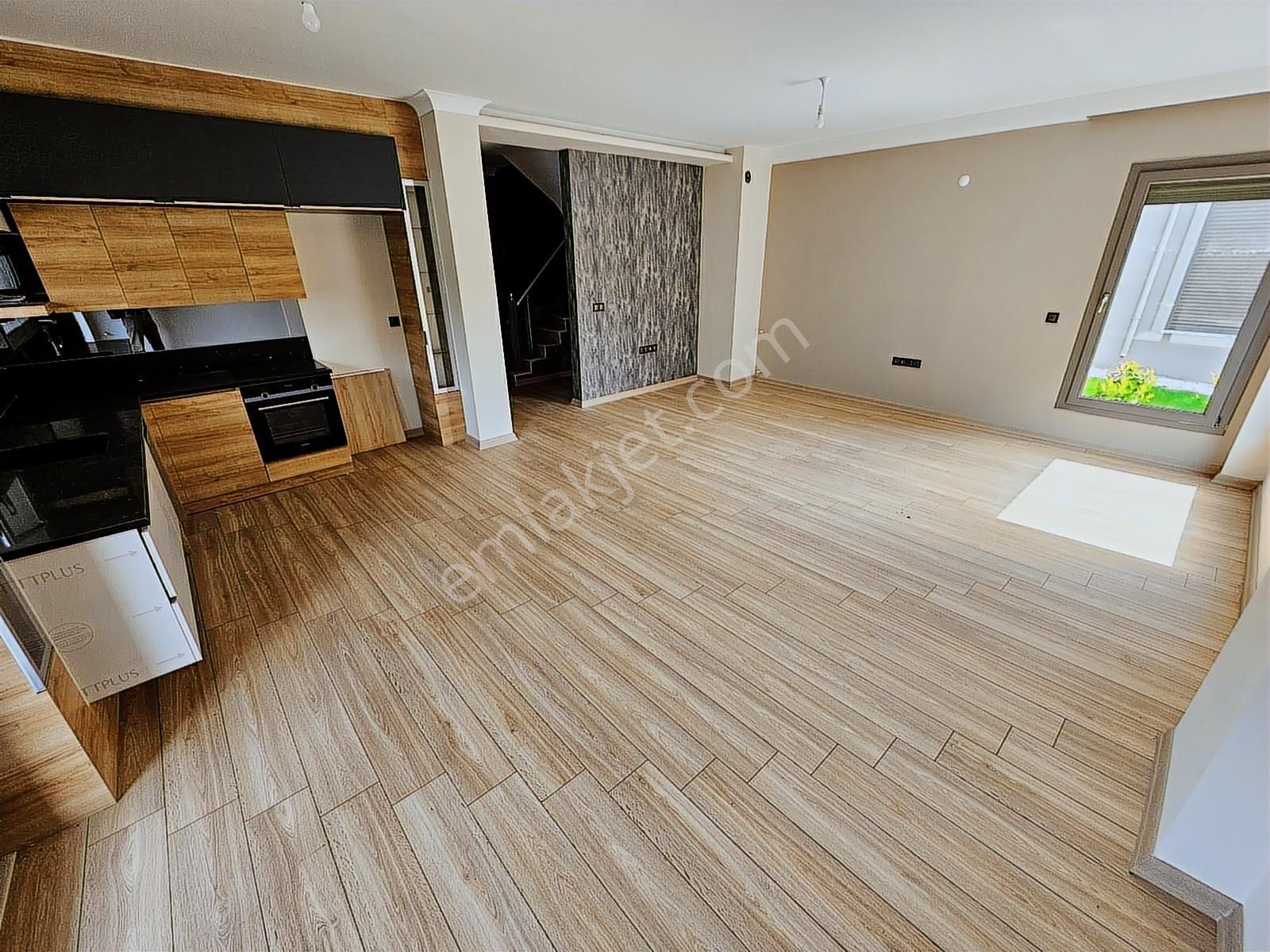 Eu Gayrimenkulden Girişte Odalı Denize Yakın Tek Müstakil Villa - Görsel 20