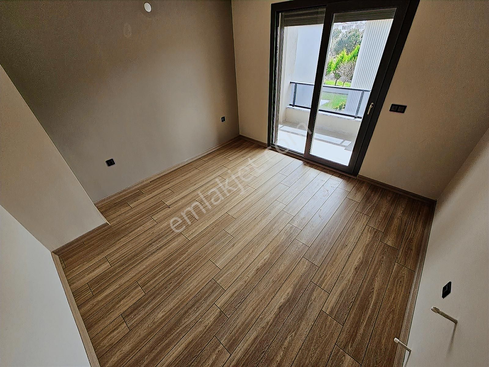 Eu Gayrimenkulden Girişte Odalı Denize Yakın Tek Müstakil Villa - Görsel 27