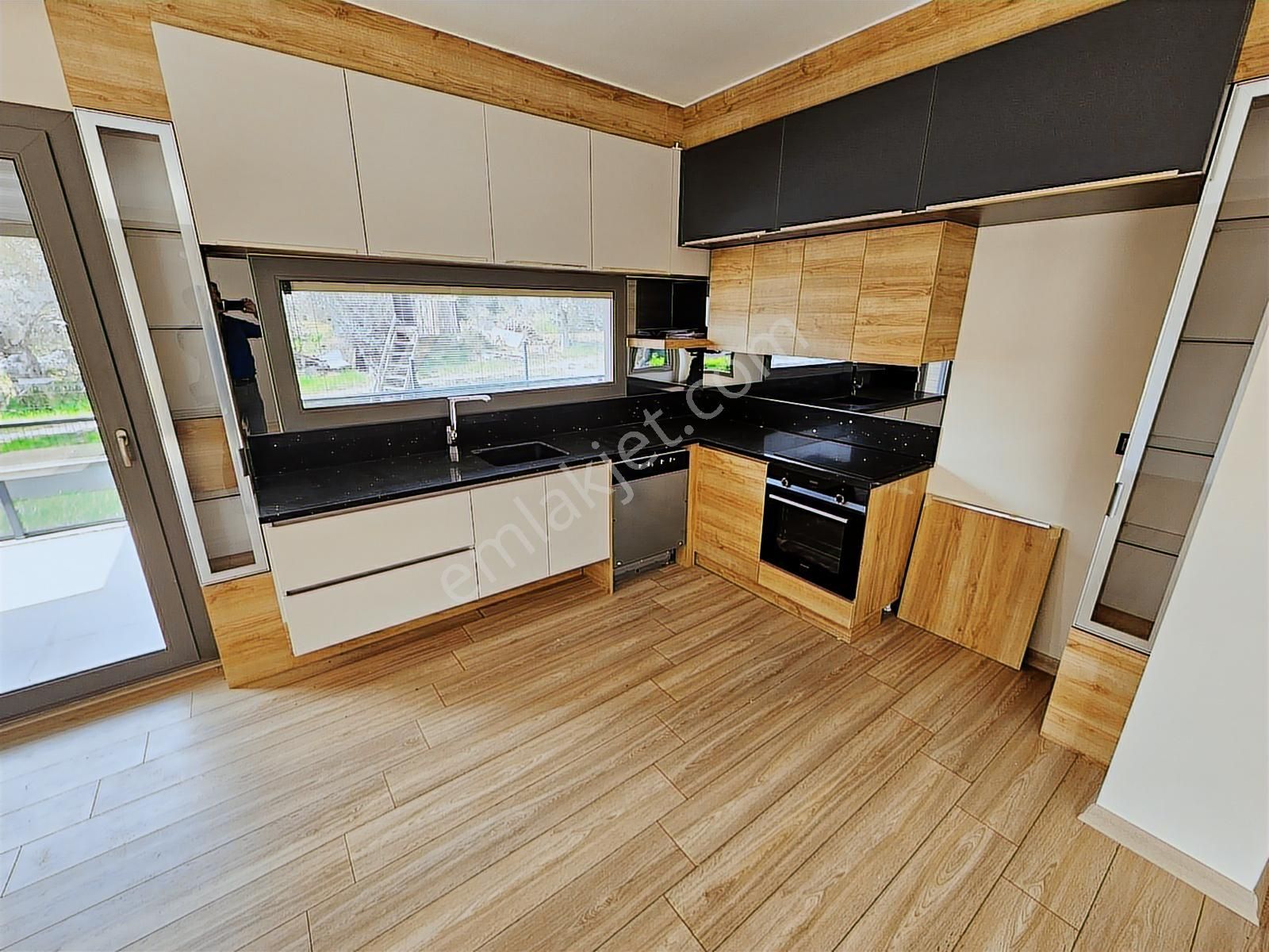 Eu Gayrimenkulden Girişte Odalı Denize Yakın Tek Müstakil Villa - Görsel 22