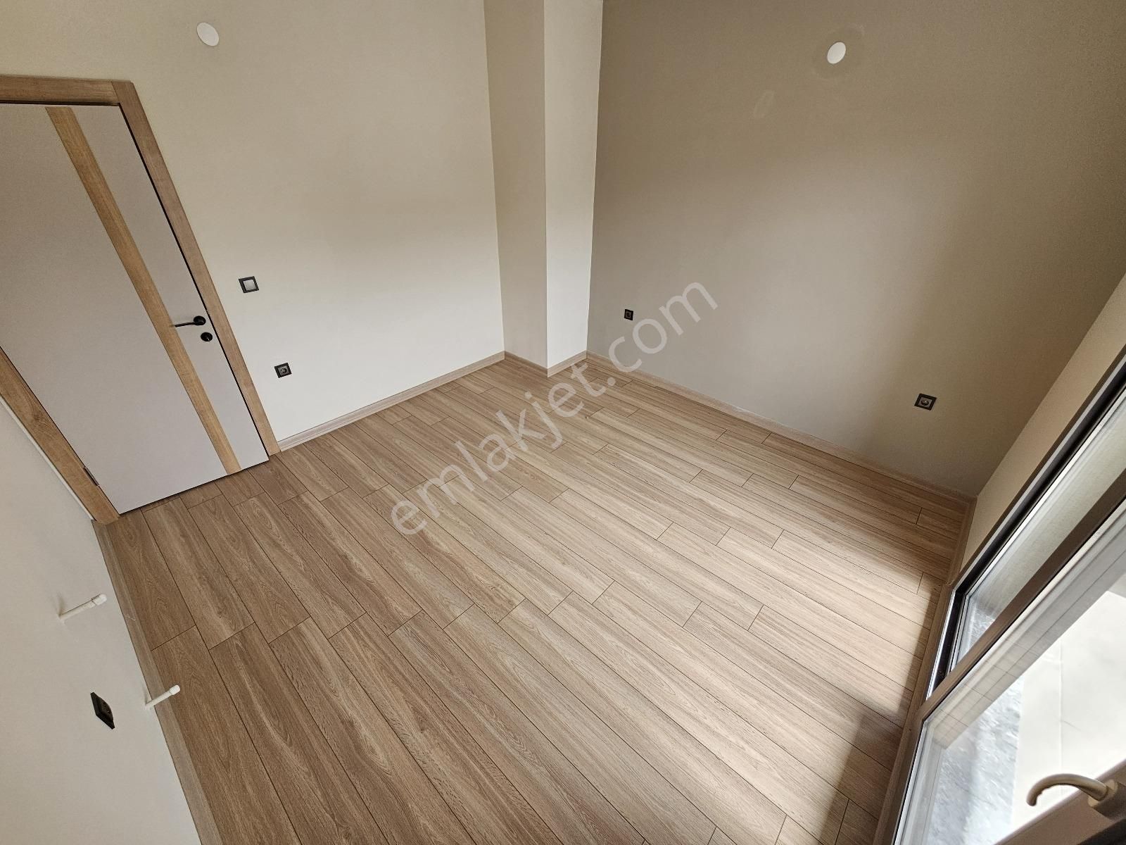 Eu Gayrimenkulden Girişte Odalı Denize Yakın Tek Müstakil Villa - Görsel 8