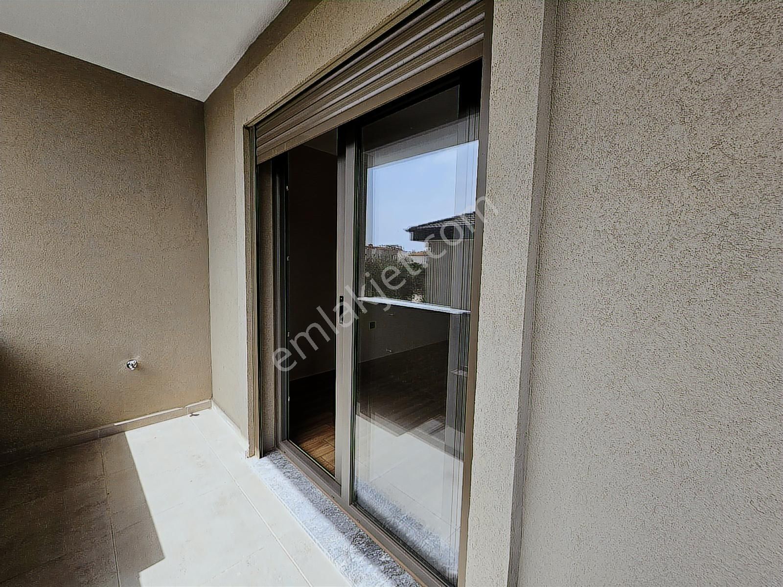 Eu Gayrimenkulden Girişte Odalı Denize Yakın Tek Müstakil Villa - Görsel 6