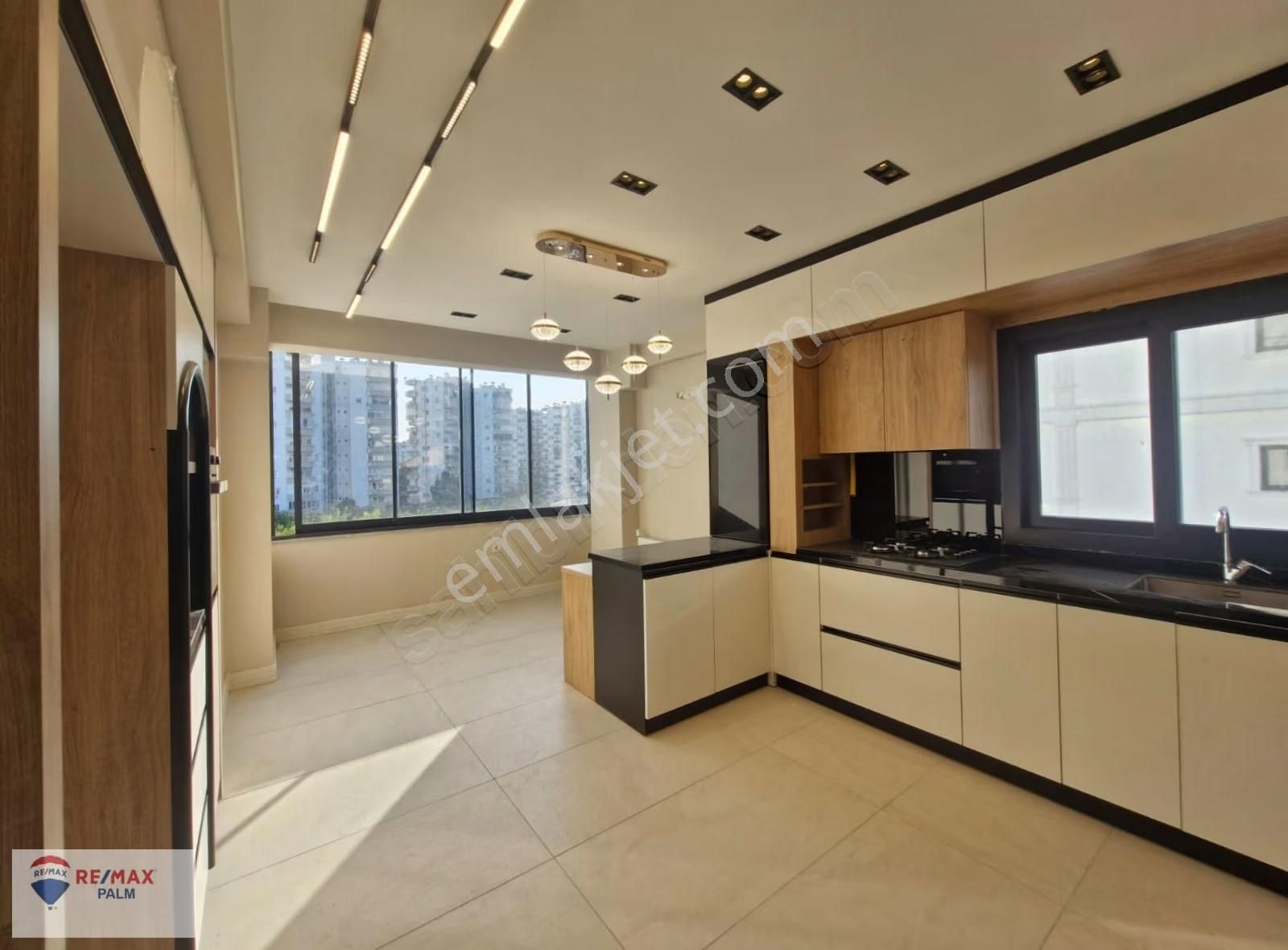 Remax Palm'den 75.yıl Mah.'de Denize 400 M Lüks Satılık Daire