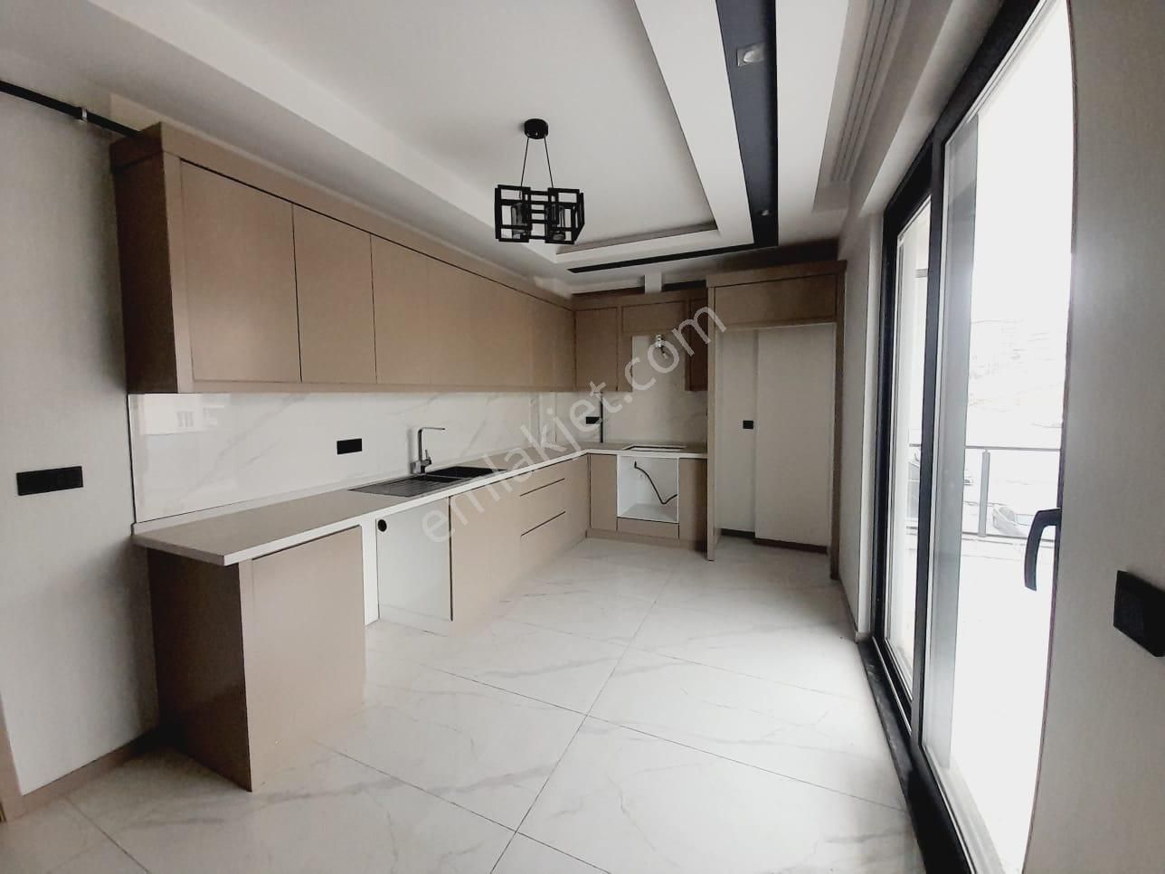 Kaan Emlak Selçukbey Şubesinden Şemiklerde Nazbayrak Yakını 3+1 Satılık Lüks Daire.