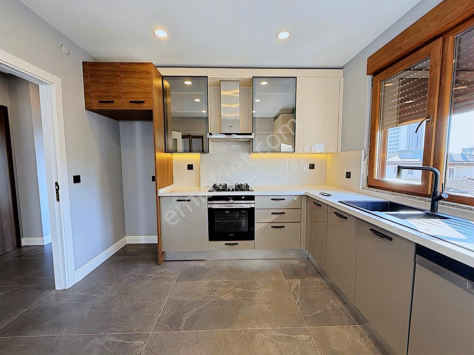 Erenköy'de 3+1 Net 130m2 Ebv Banyolu İskanlı Fırsat Daire - Görsel 2