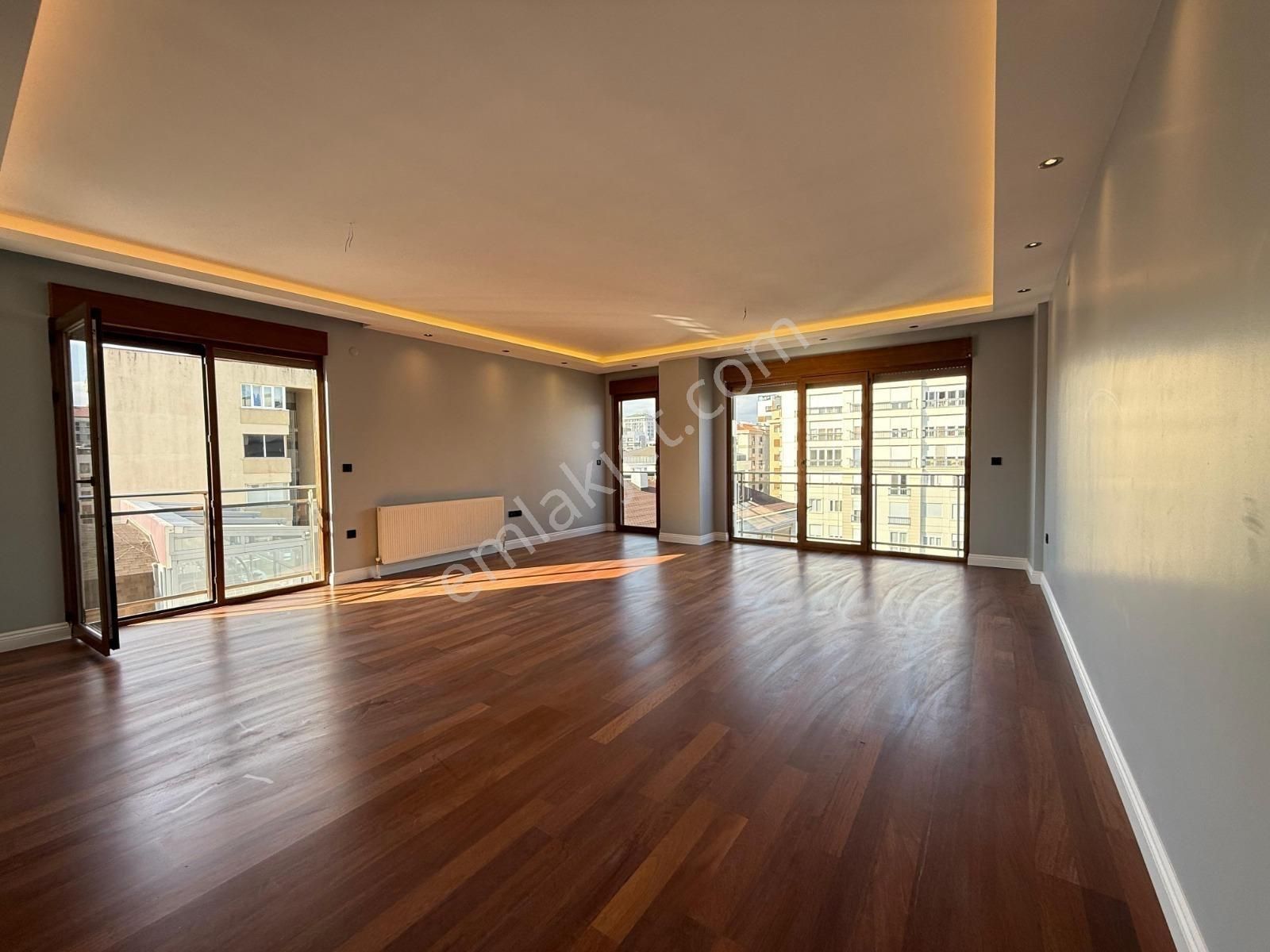 Erenköy'de 3+1 Net 130m2 Ebv Banyolu İskanlı Fırsat Daire - Görsel 11