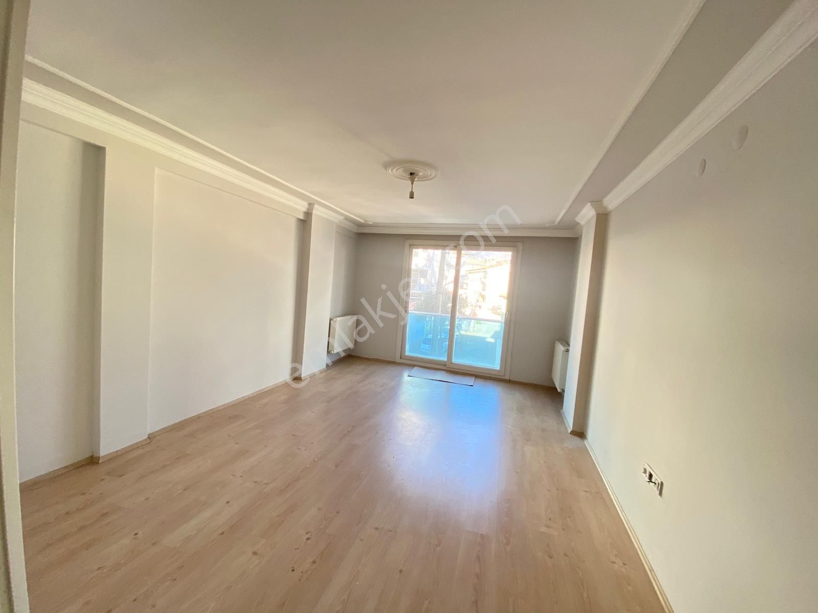 Gülcü Gayrimenkulden Cadde Üzerinde Kiralık Ara Kat Daire - Görsel 2