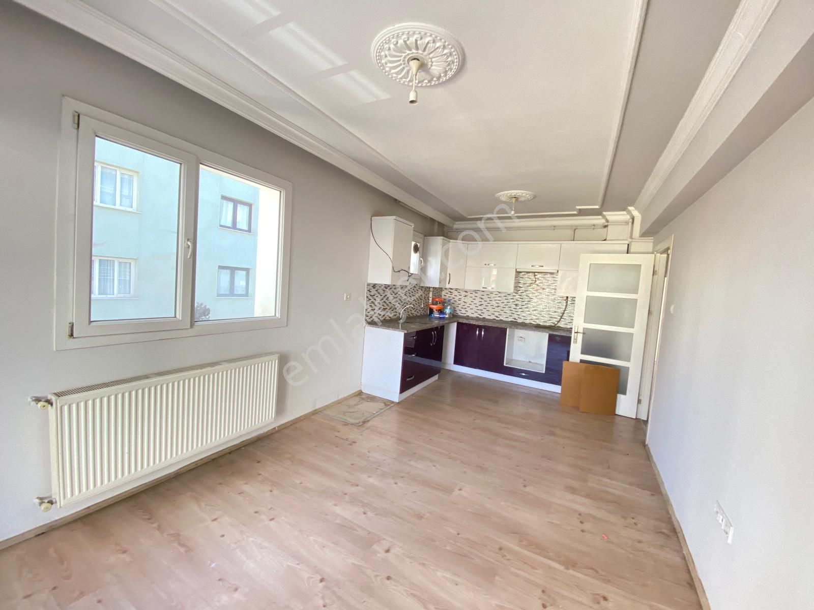 Gülcü Gayrimenkulden Cadde Üzerinde Kiralık Ara Kat Daire