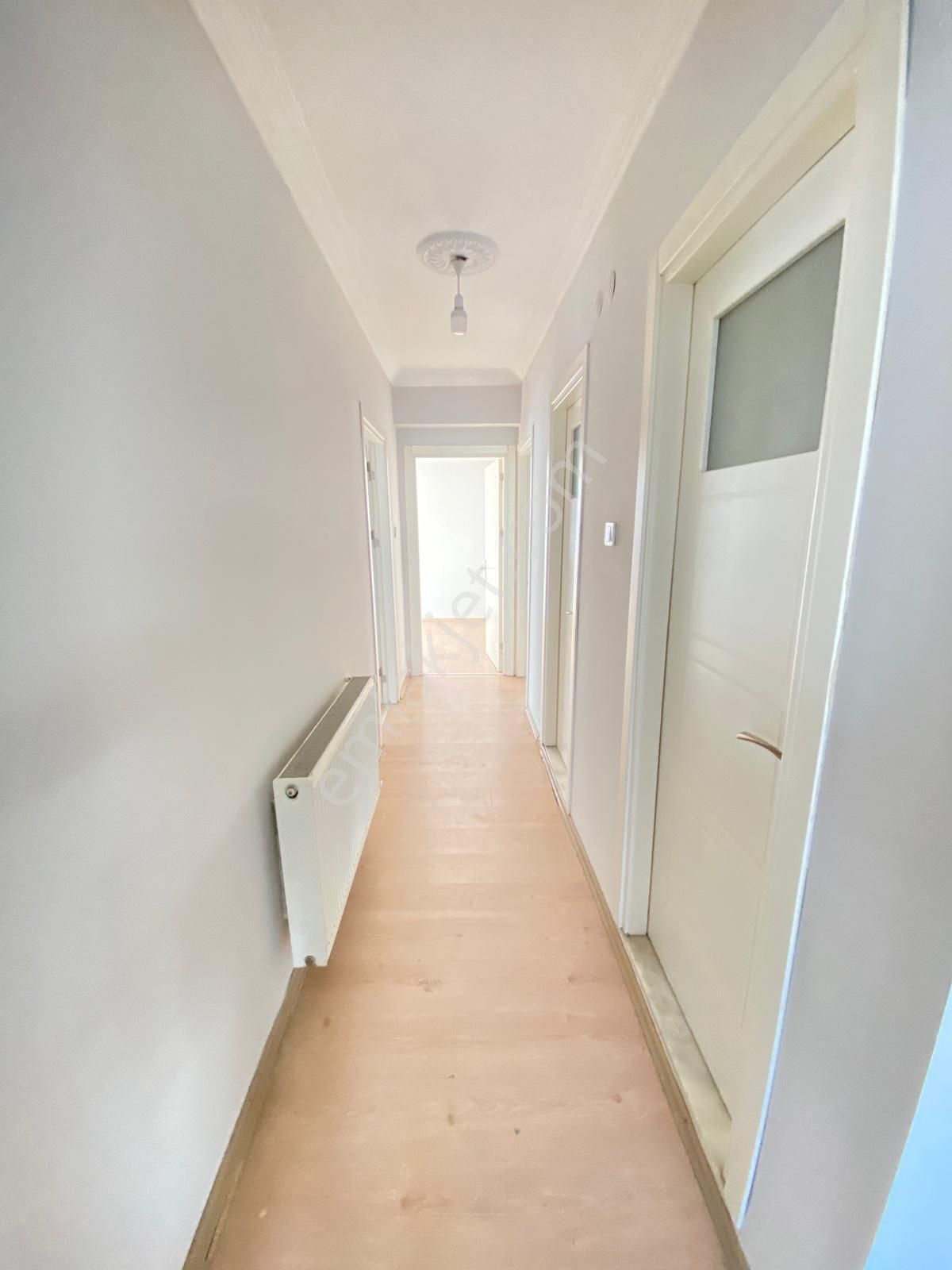 Gülcü Gayrimenkulden Cadde Üzerinde Kiralık Ara Kat Daire - Görsel 8