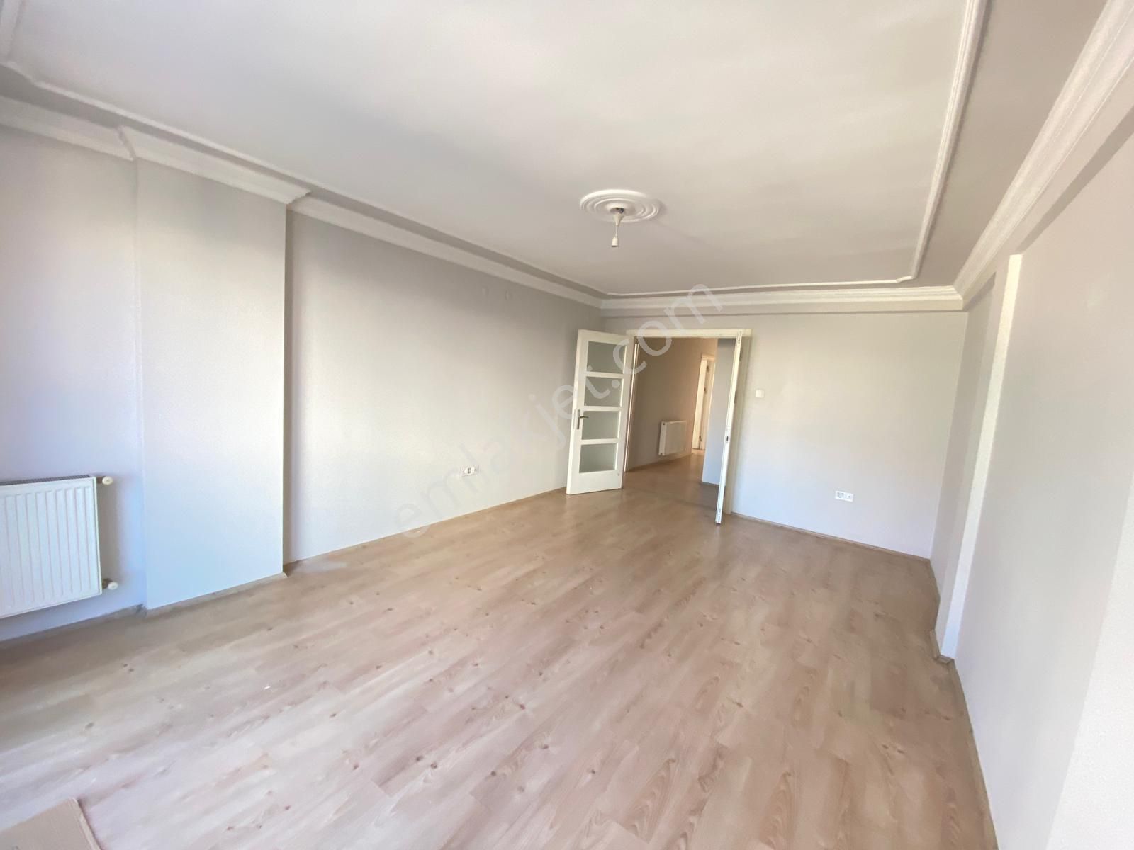 Gülcü Gayrimenkulden Cadde Üzerinde Kiralık Ara Kat Daire - Görsel 3