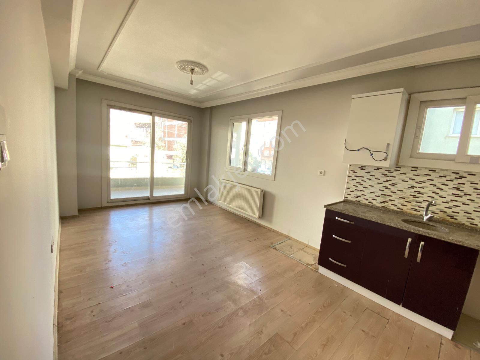 Gülcü Gayrimenkulden Cadde Üzerinde Kiralık Ara Kat Daire - Görsel 4