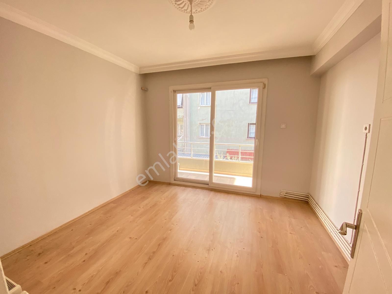 Gülcü Gayrimenkulden Cadde Üzerinde Kiralık Ara Kat Daire - Görsel 12