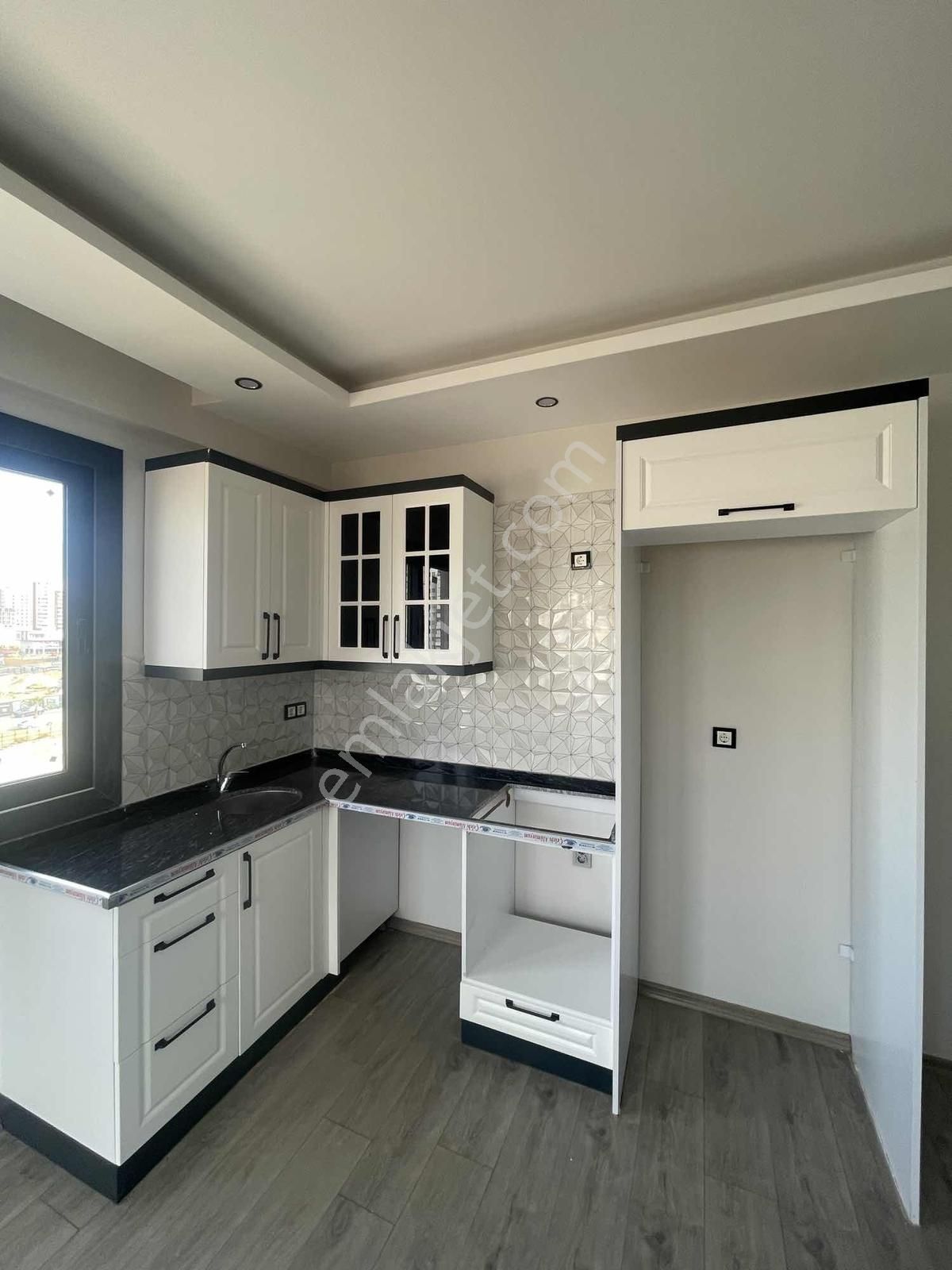 Carkıpare'de Bulvarmanzaralı Balkonlu Katmulkıyetlı 1+1 - Görsel 2