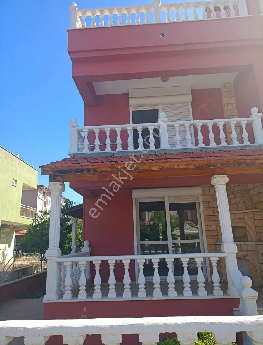 Villamız Kültür Merkezi Civarı Satılık 3+1 Ayrı Mutfaklıdır