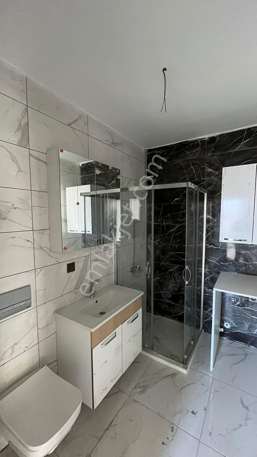 Ümr. Namık Kemal'de Otoparklı Ebv. Banyolu Ferah 3+1 - Görsel 7