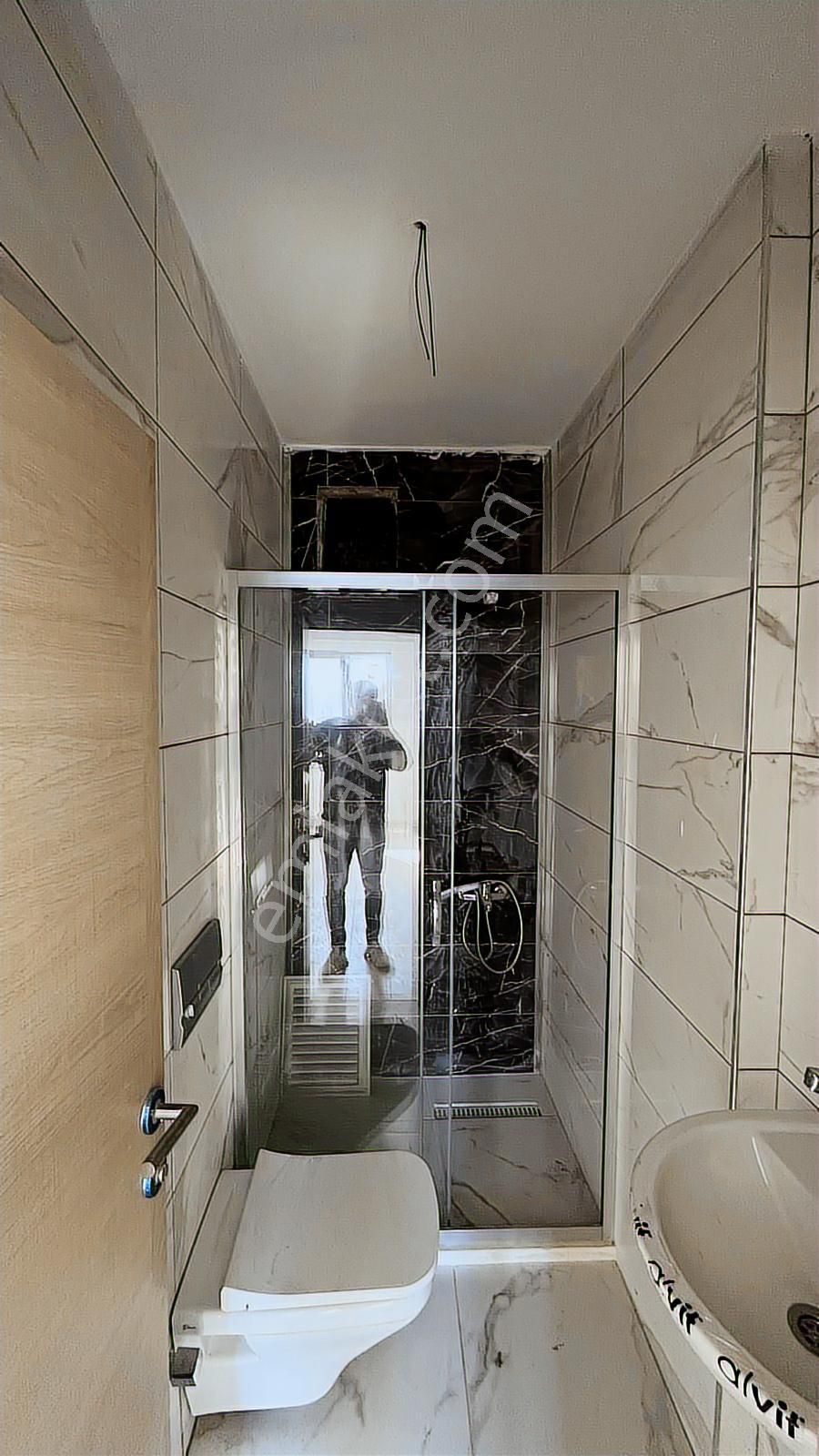 Ümr. Namık Kemal'de Otoparklı Ebv. Banyolu Ferah 3+1 - Görsel 15