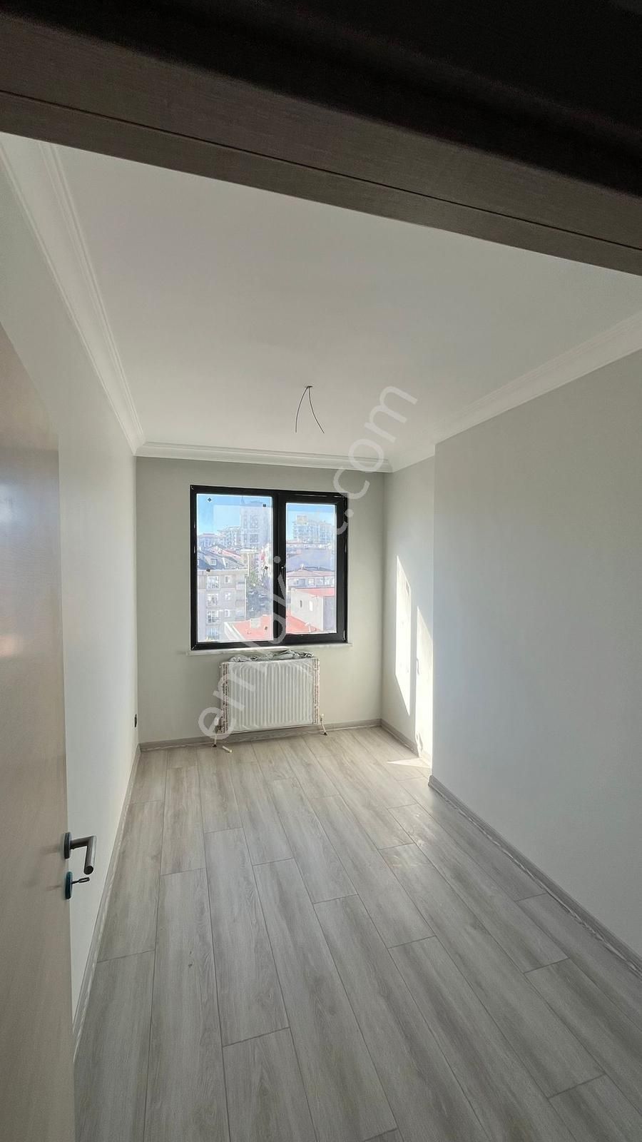 Ümr. Namık Kemal'de Otoparklı Ebv. Banyolu Ferah 3+1 - Görsel 15