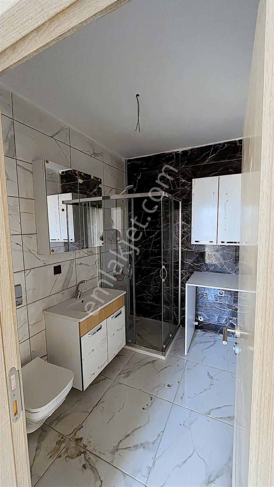 Ümr. Namık Kemal'de Otoparklı Ebv. Banyolu Ferah 3+1 - Görsel 13