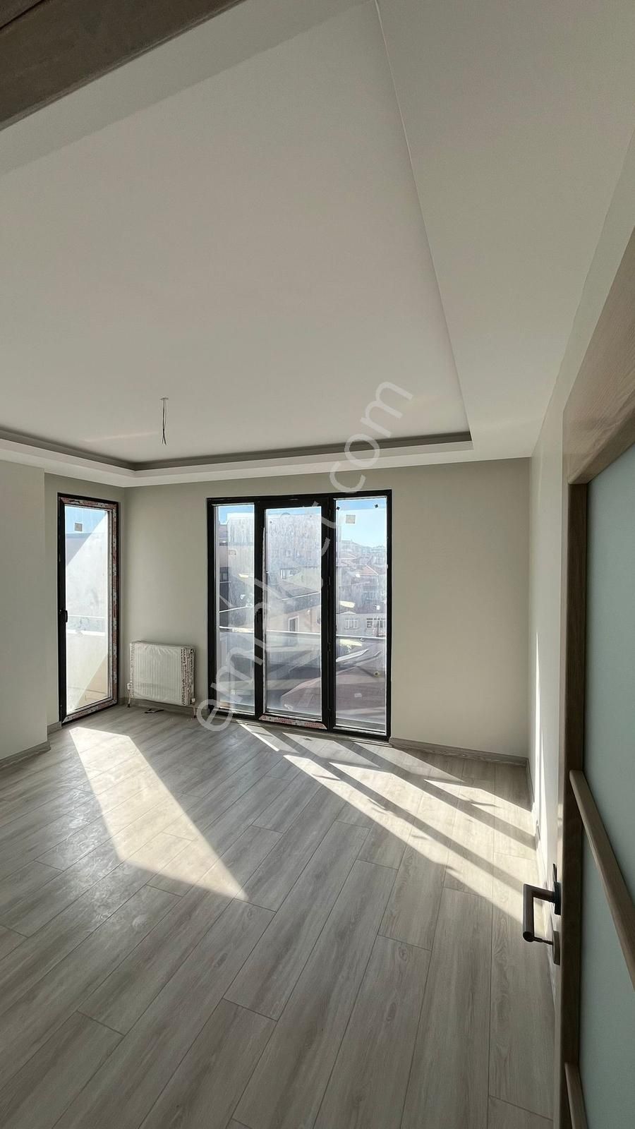 Ümr. Namık Kemal'de Otoparklı Ebv. Banyolu Ferah 3+1 - Görsel 23