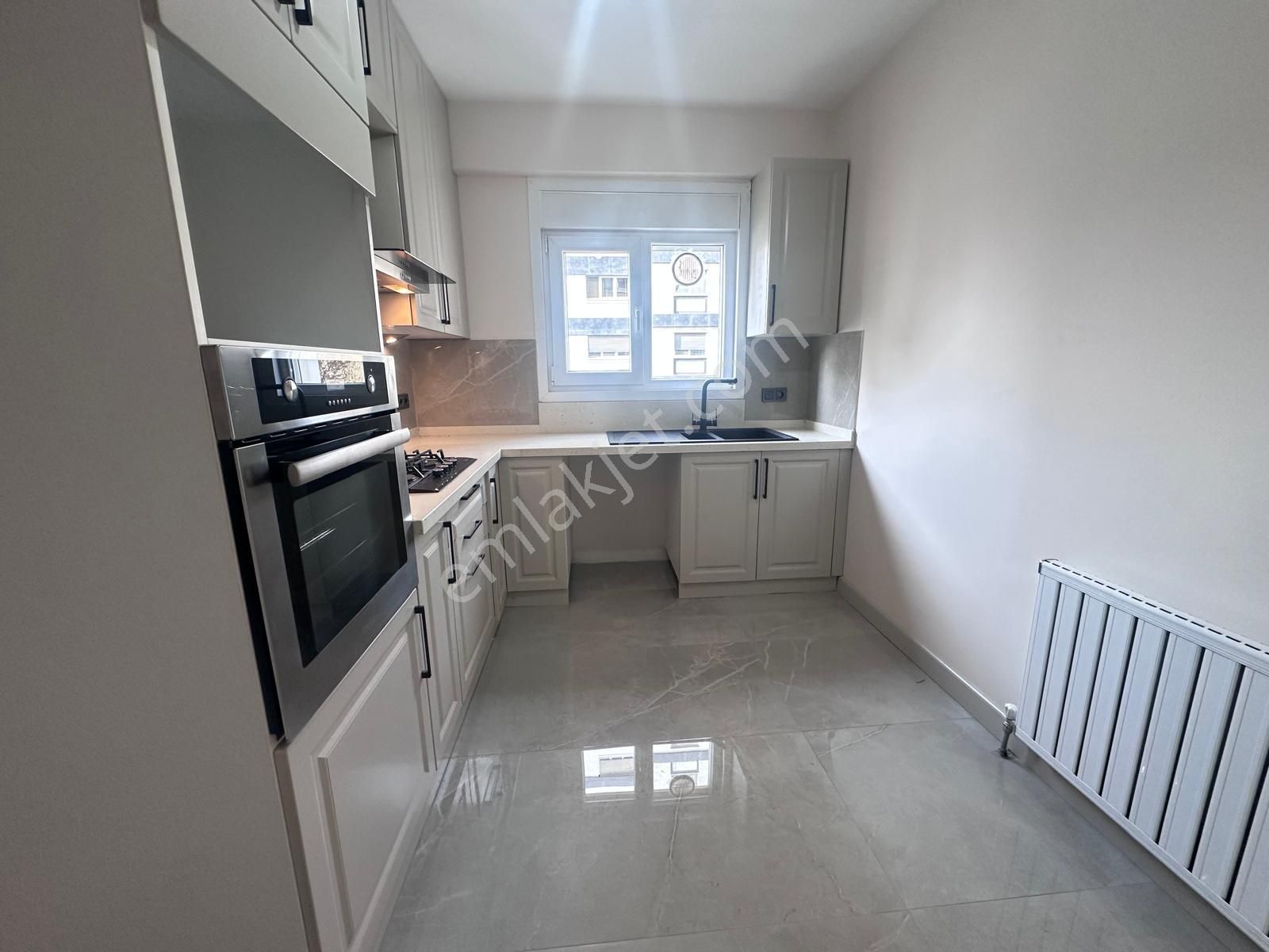 Erenköy Kaşanelerde 7/24 Güvenlikli Havuzlu Prestijli Binada - Görsel 9