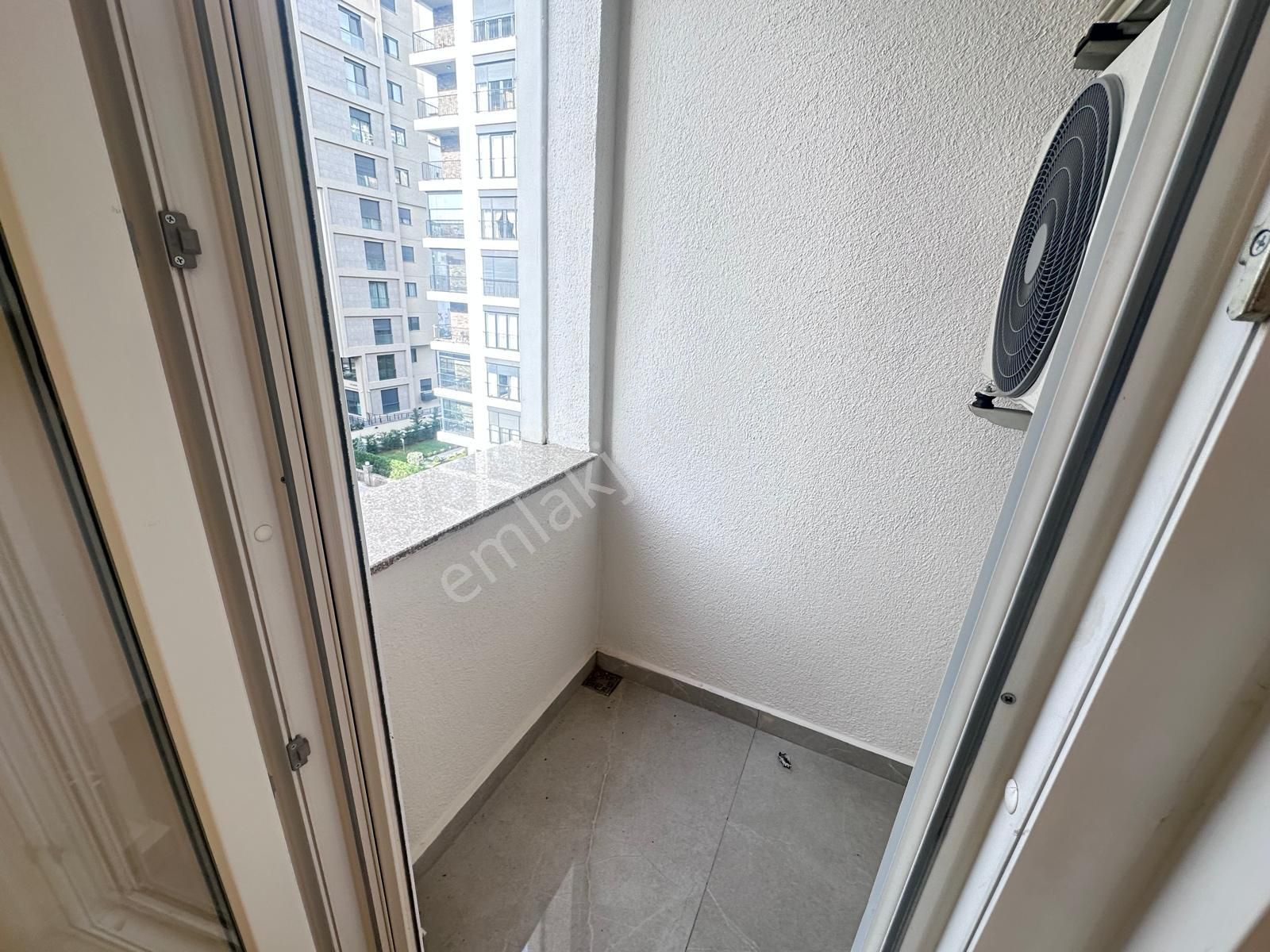 Erenköy Kaşanelerde 7/24 Güvenlikli Havuzlu Prestijli Binada - Görsel 3