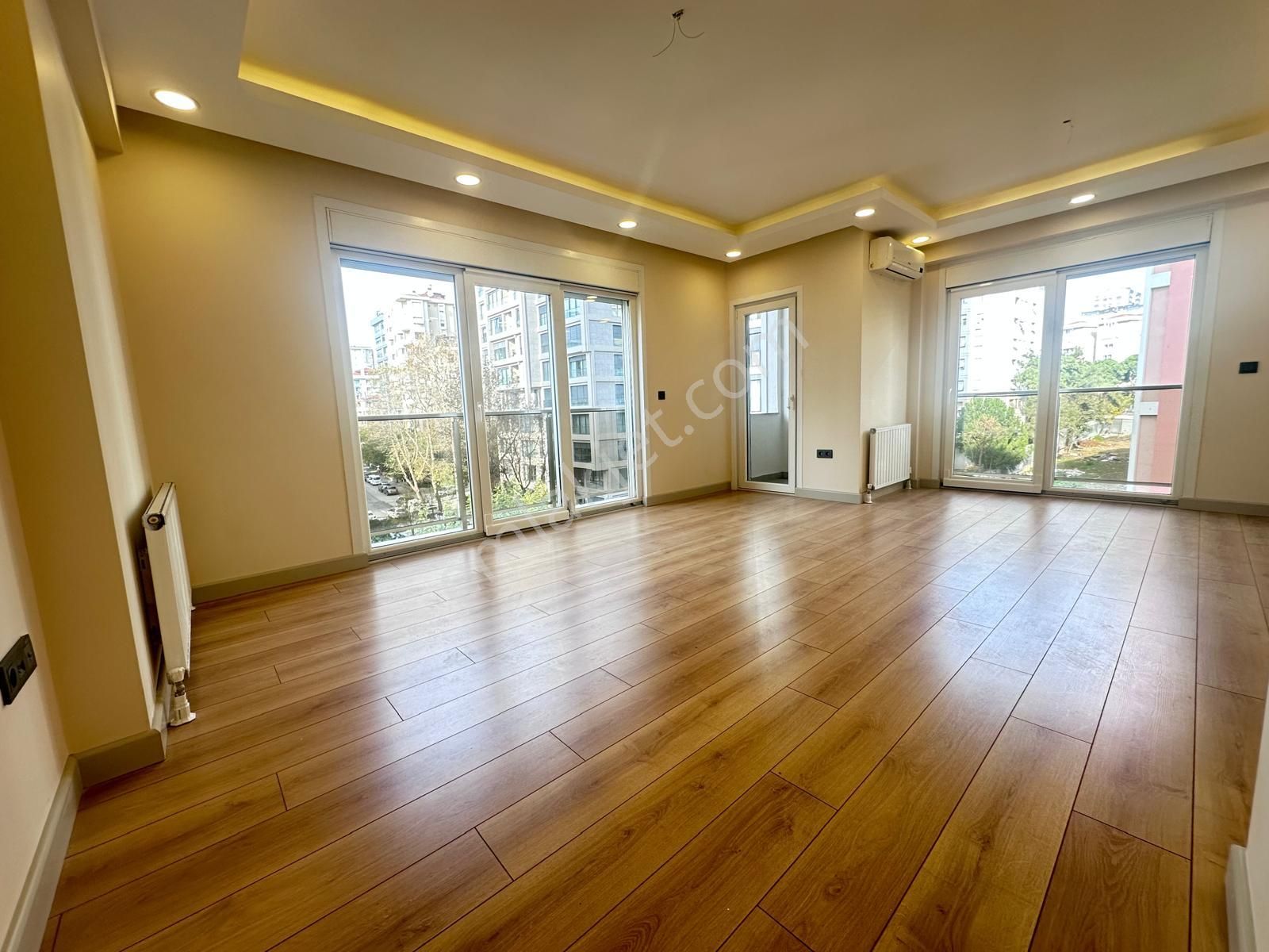 Erenköy Kaşanelerde 7/24 Güvenlikli Havuzlu Prestijli Binada