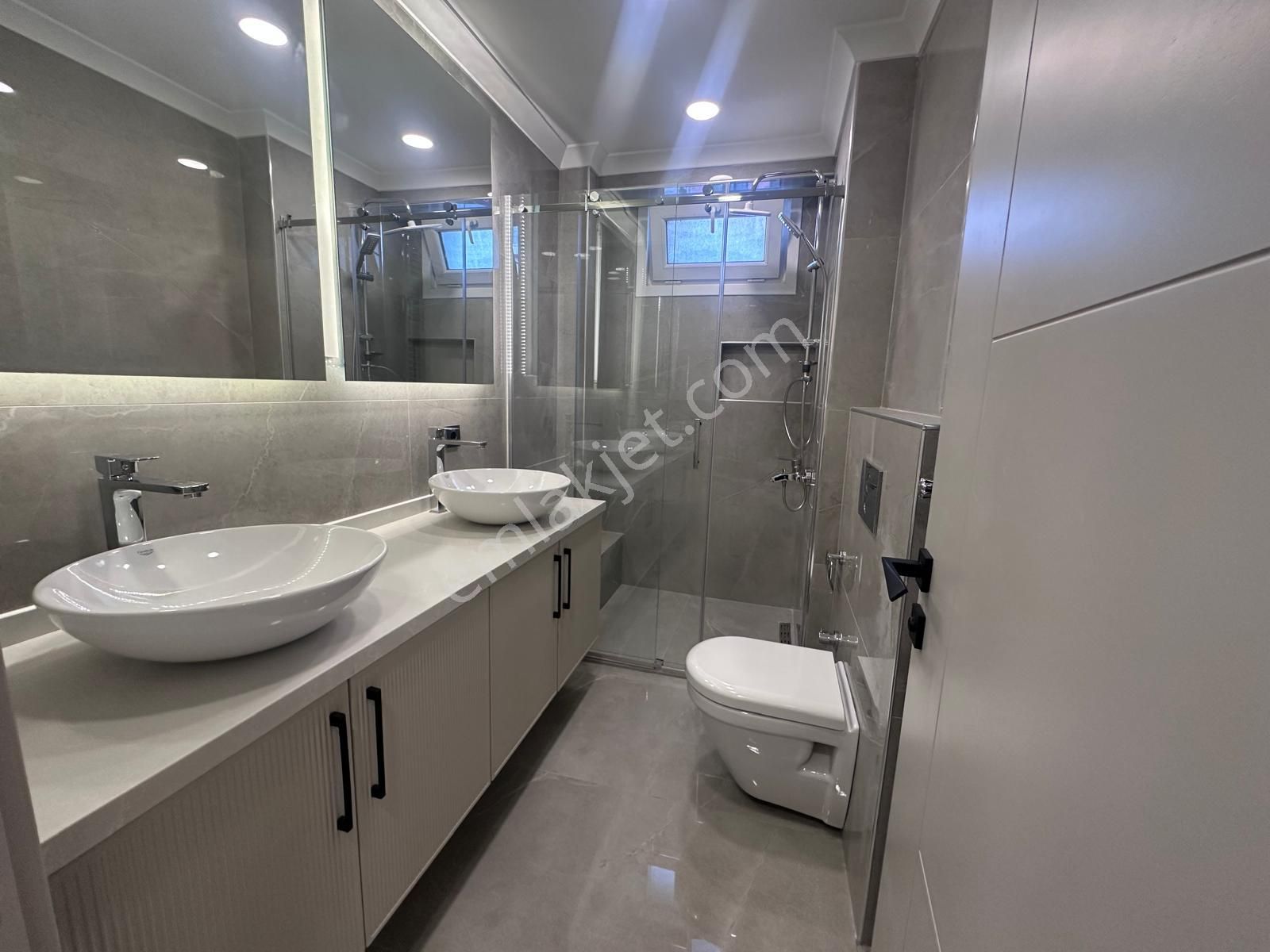 Erenköy Kaşanelerde 7/24 Güvenlikli Havuzlu Prestijli Binada - Görsel 18