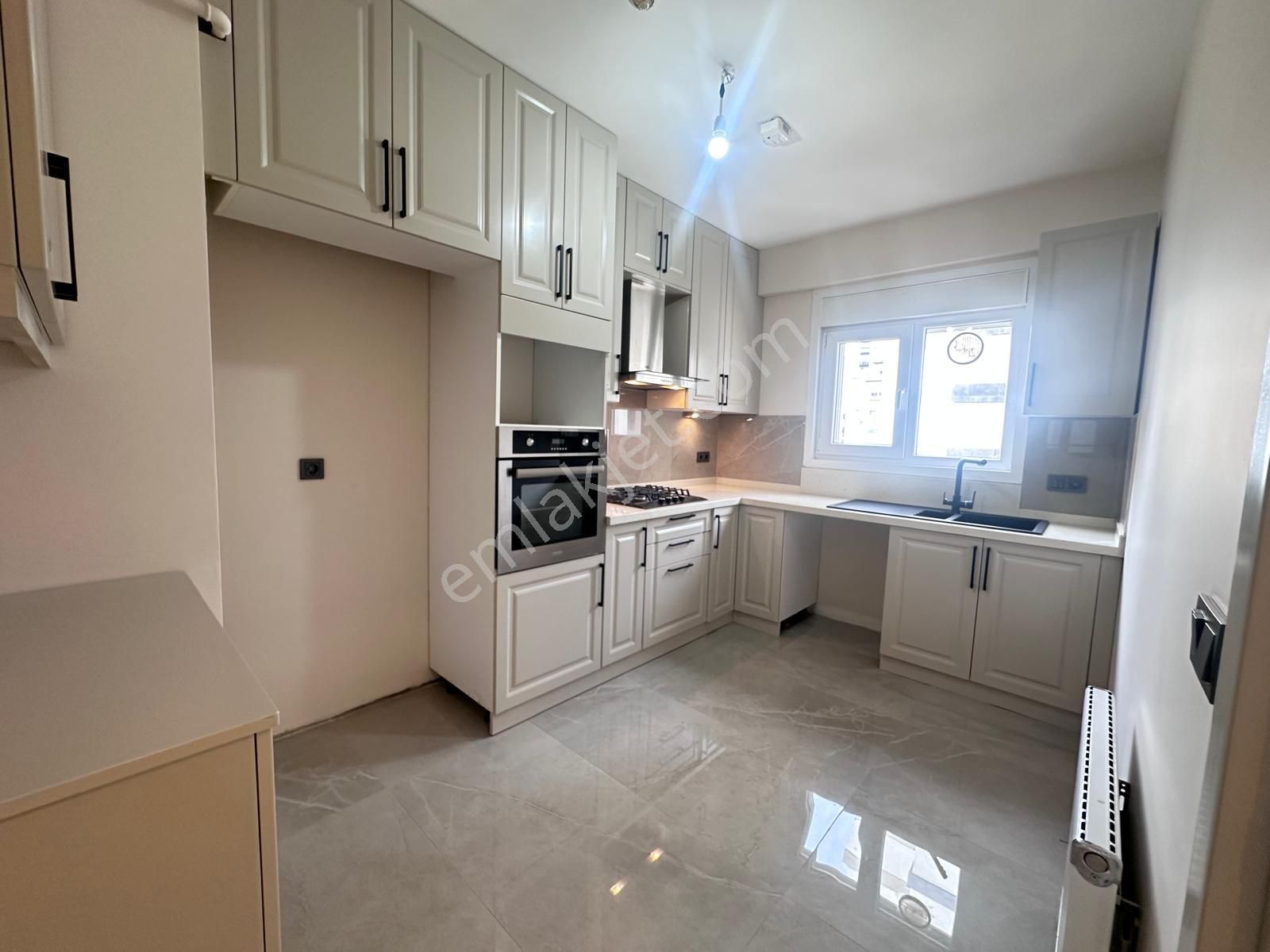 Erenköy Kaşanelerde 7/24 Güvenlikli Havuzlu Prestijli Binada - Görsel 12